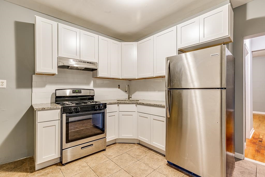 211 MYRTLE AVE - Photo 2