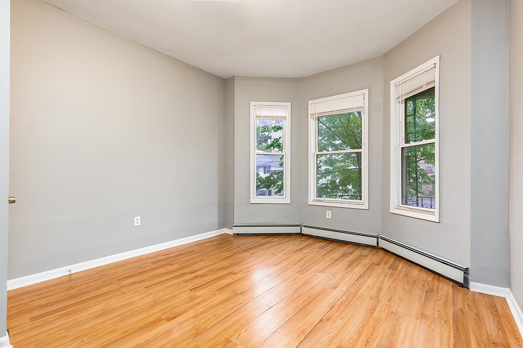 211 MYRTLE AVE - Photo 4