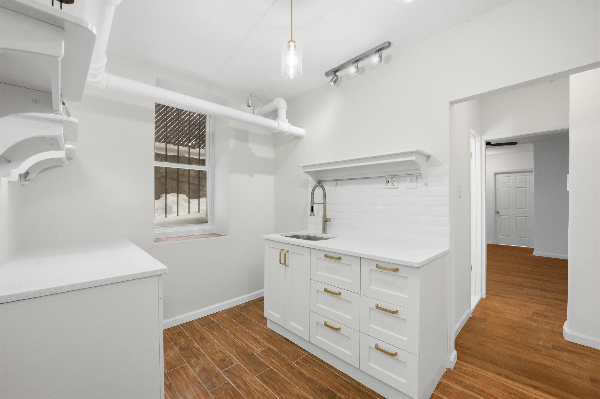 7812 HUDSON AVE - Photo 5