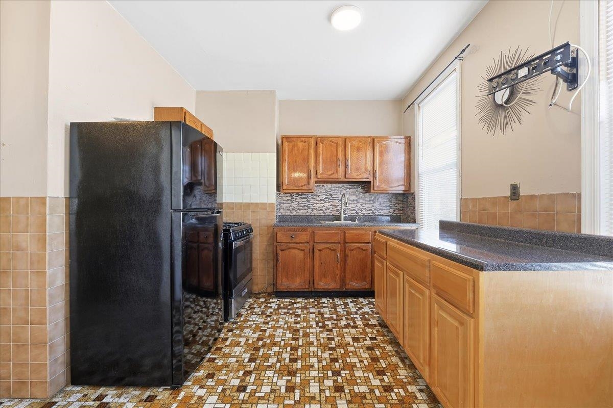 158 HOPKINS AVE - Photo 3