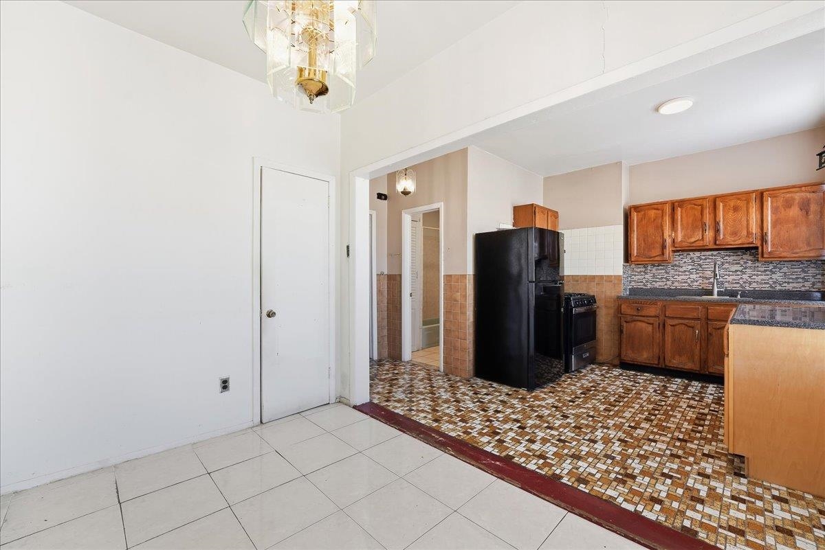 158 HOPKINS AVE - Photo 4