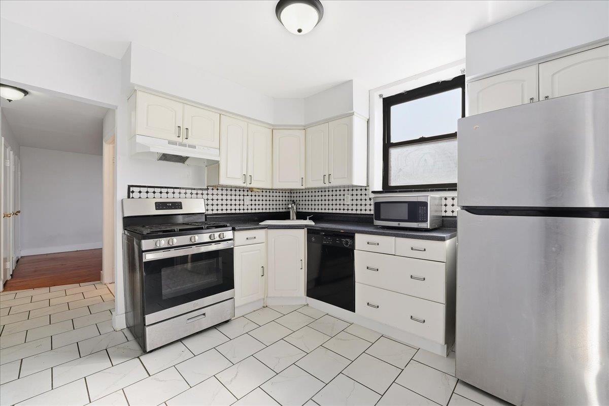 427 KENNEDY BLVD - Photo 3