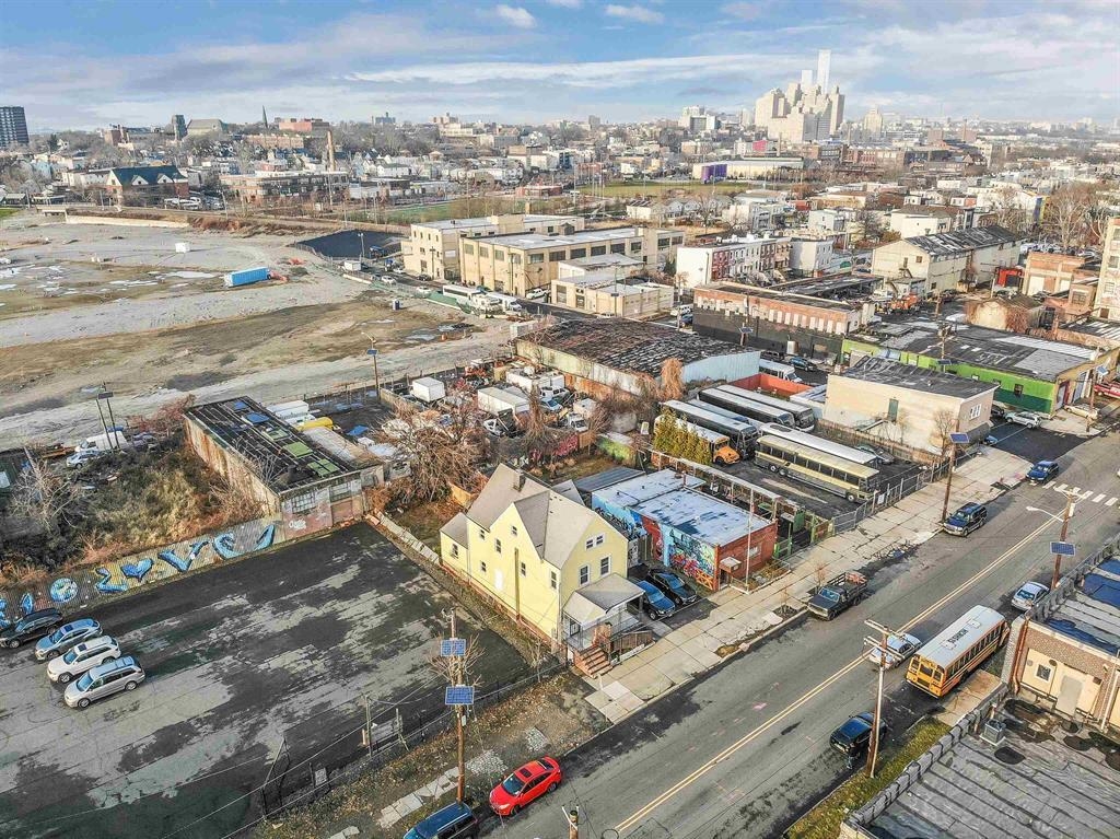 145 PACIFIC AVE - Photo 3