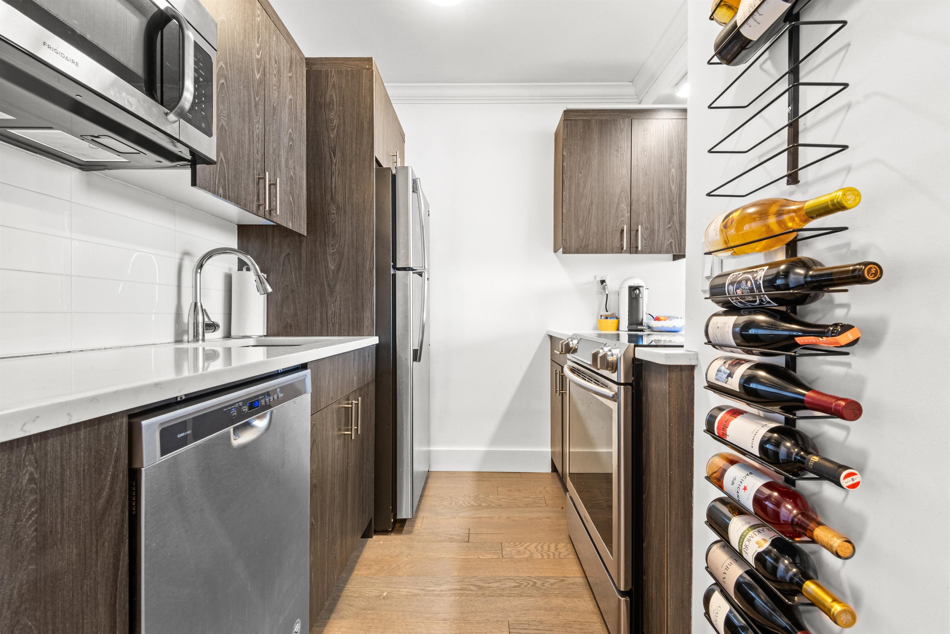 100 MANHATTAN AVE - Photo 2