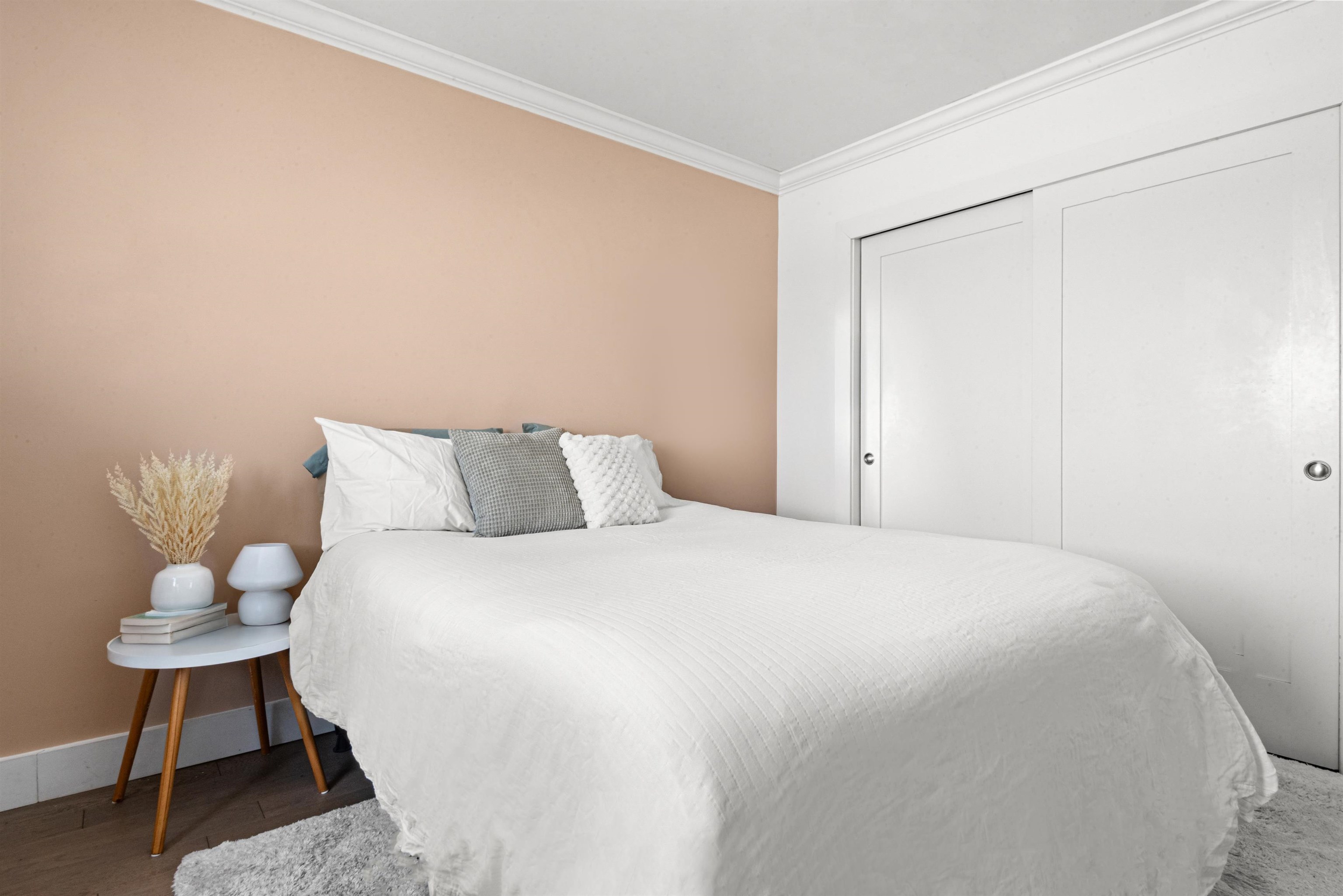 100 MANHATTAN AVE - Photo 4