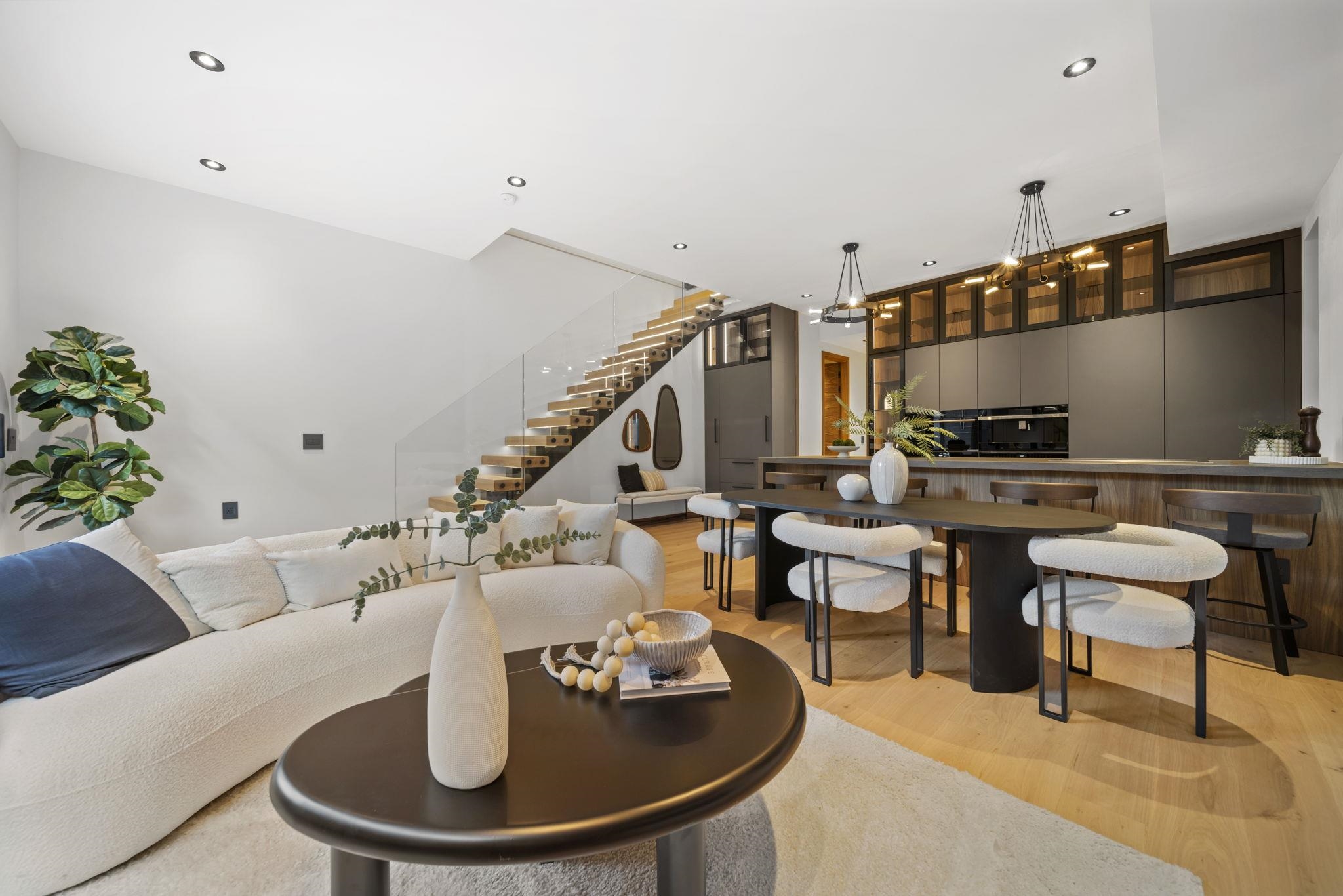 91 HANCOCK AVE - Photo 1