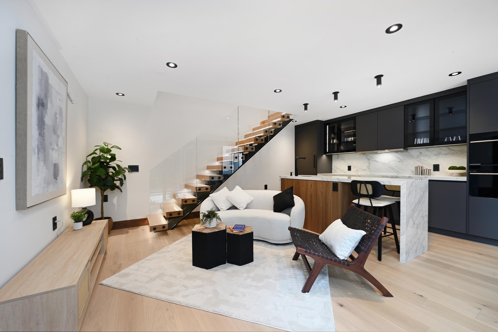 91 HANCOCK AVE - Photo 1