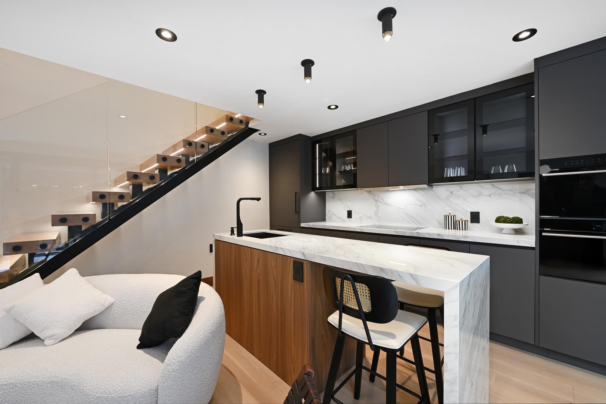 91 HANCOCK AVE - Photo 4