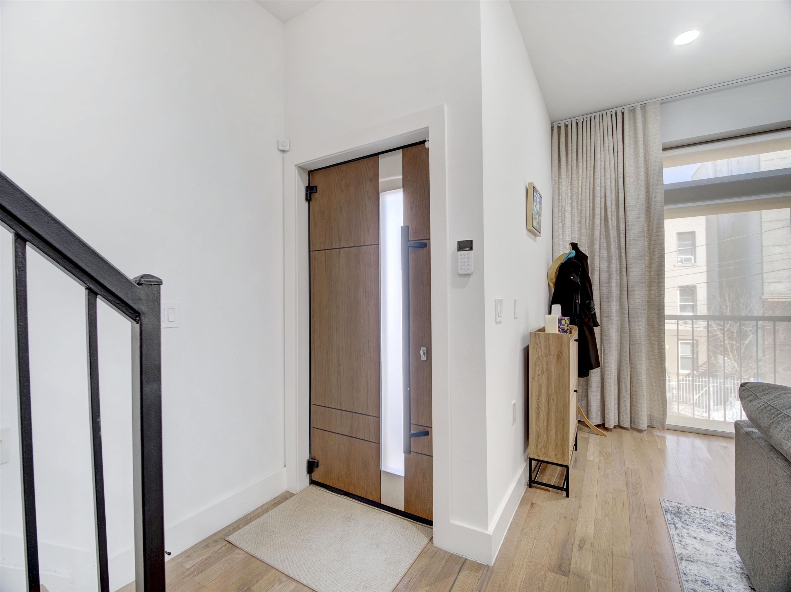 231 CLINTON AVE - Photo 2