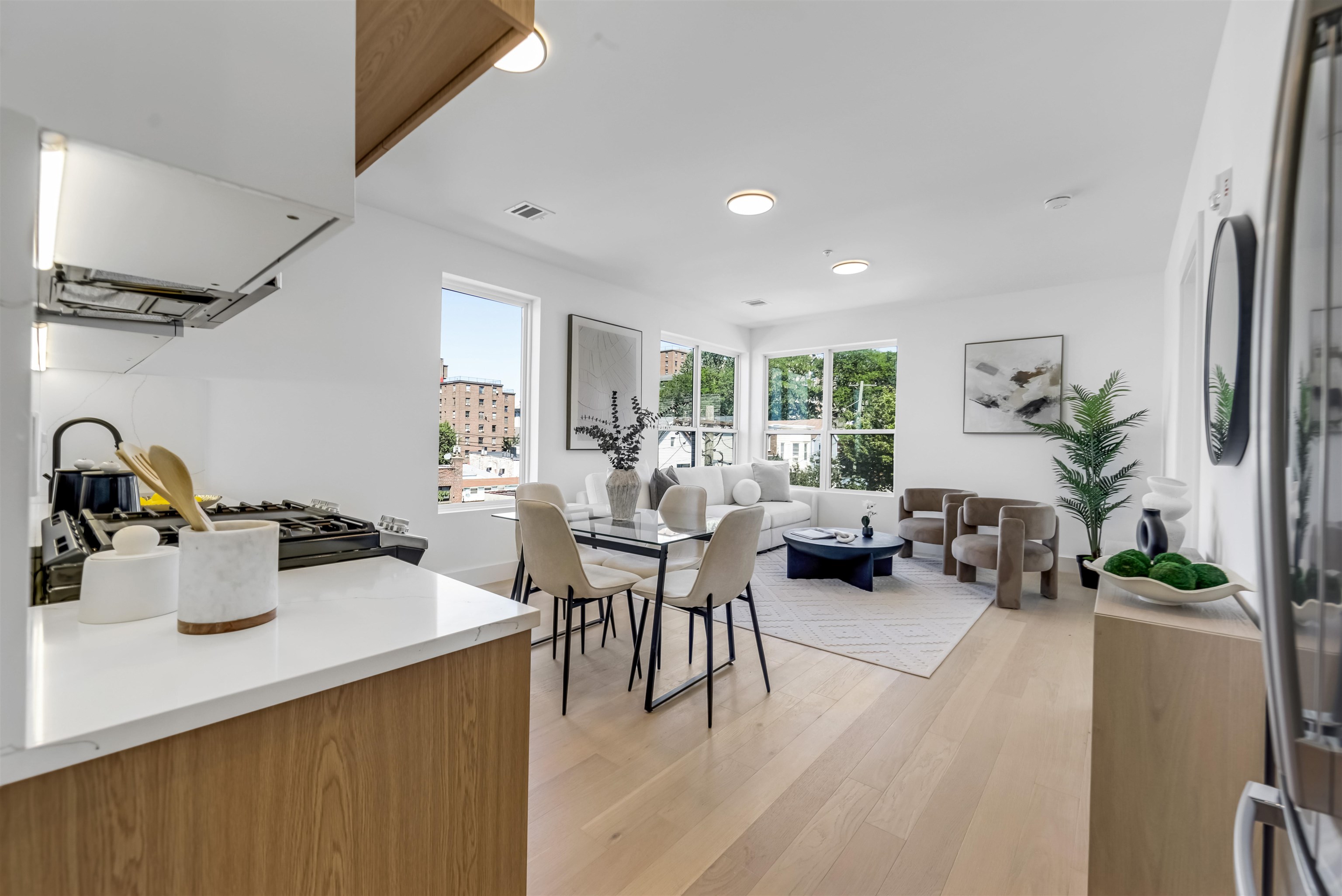 649 38TH ST - Photo 4