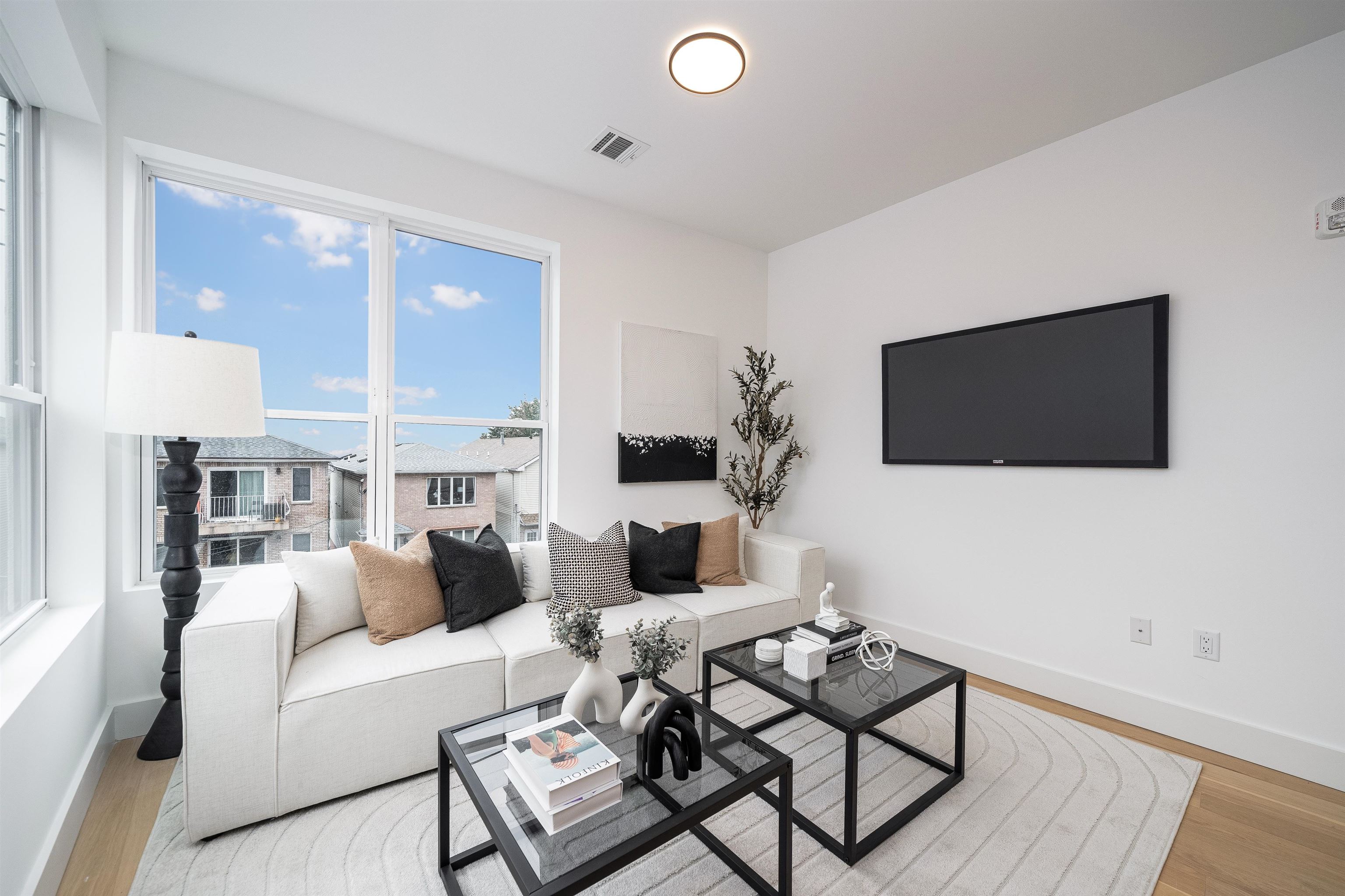 649 38TH ST - Photo 5