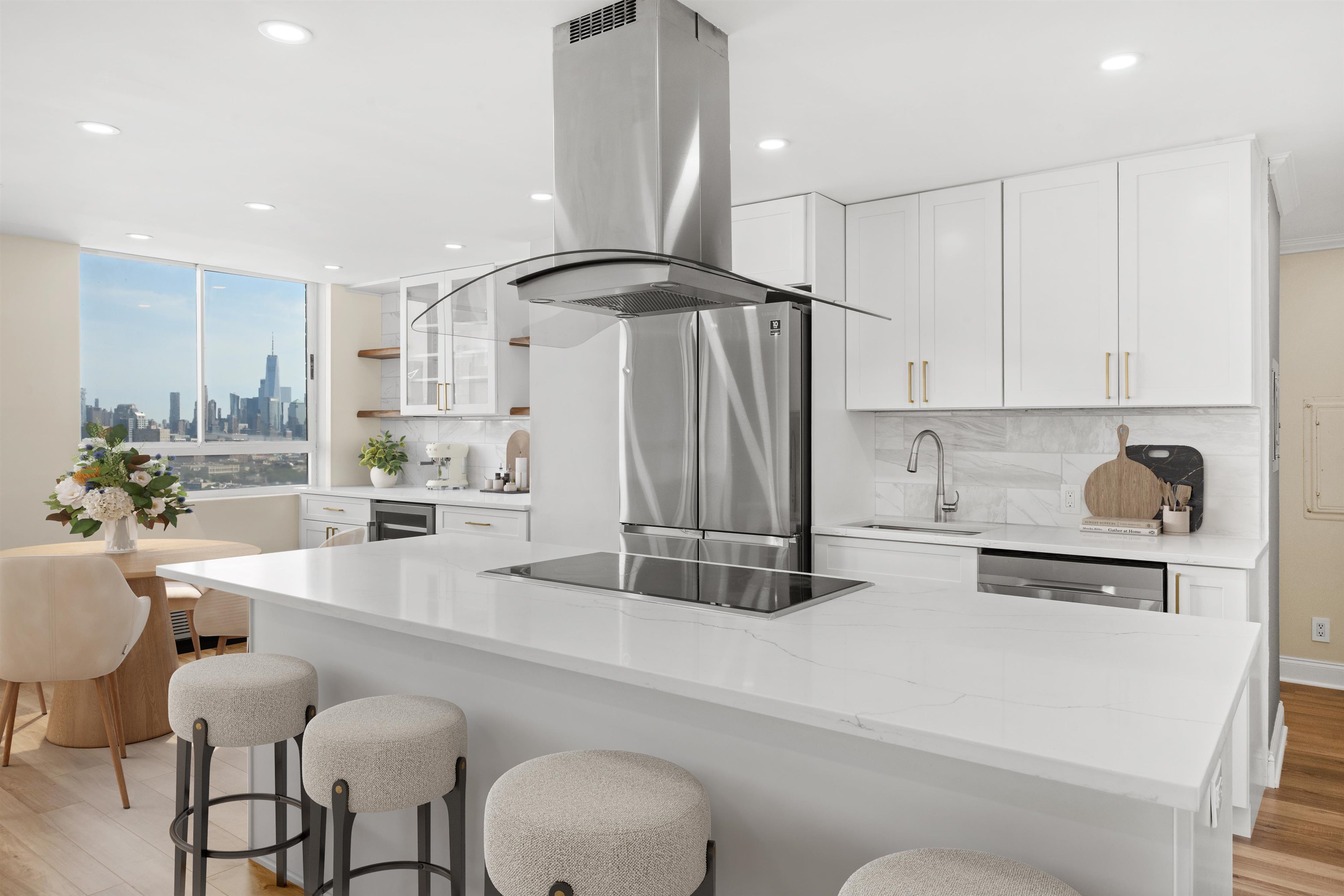 100 MANHATTAN AVE - Photo 2