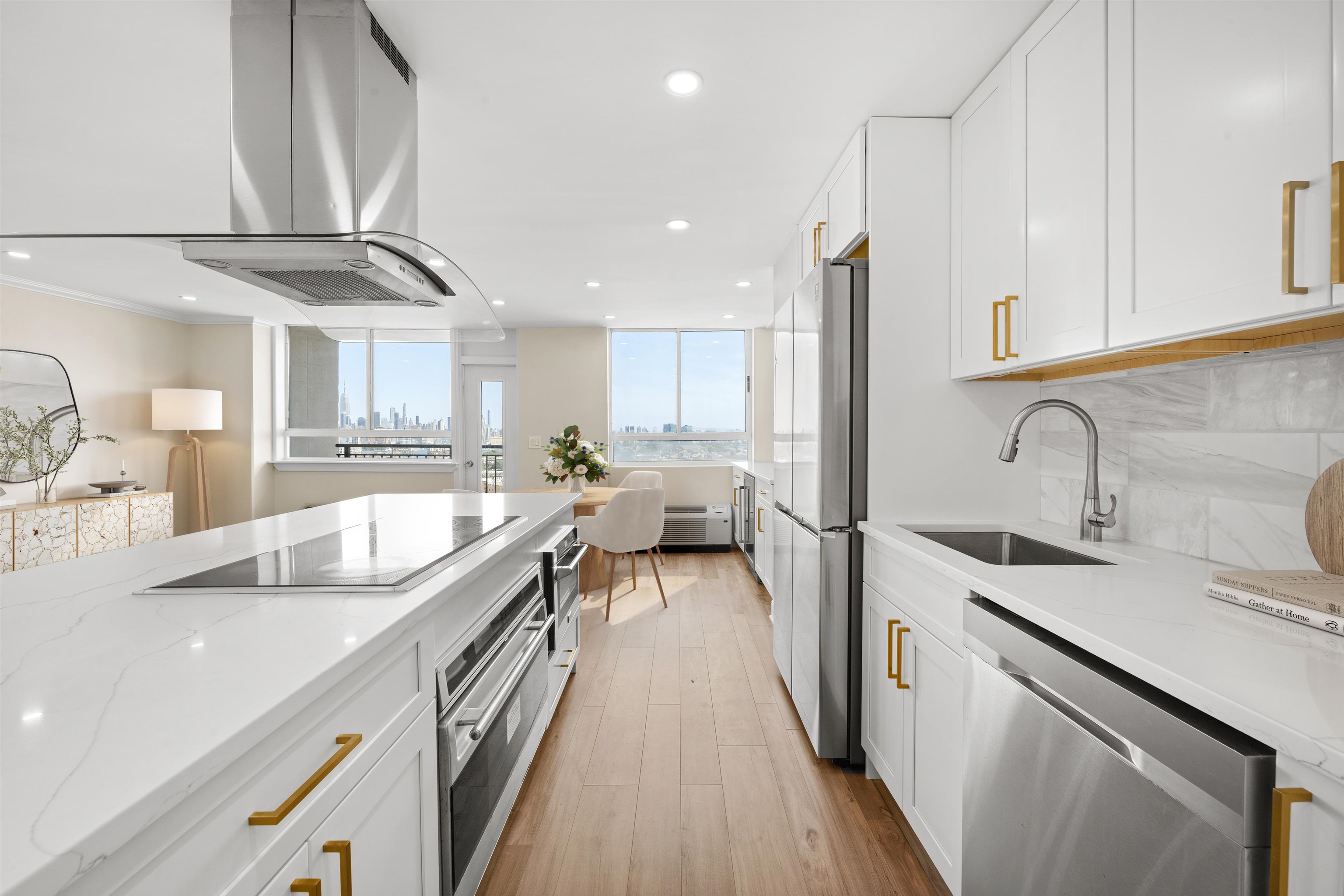 100 MANHATTAN AVE - Photo 5