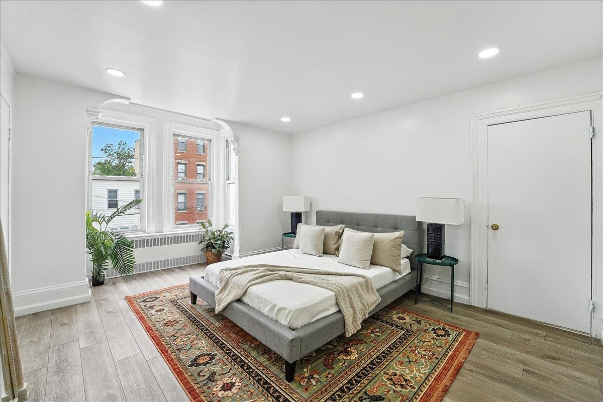 283 GRIFFITH ST - Photo 2