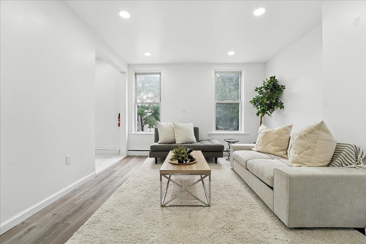 283 GRIFFITH ST - Photo 3