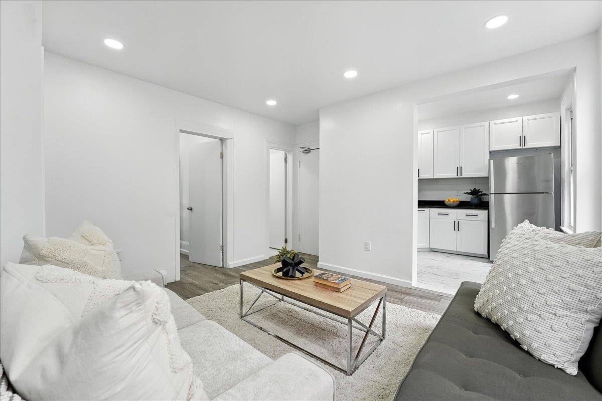 283 GRIFFITH ST - Photo 5