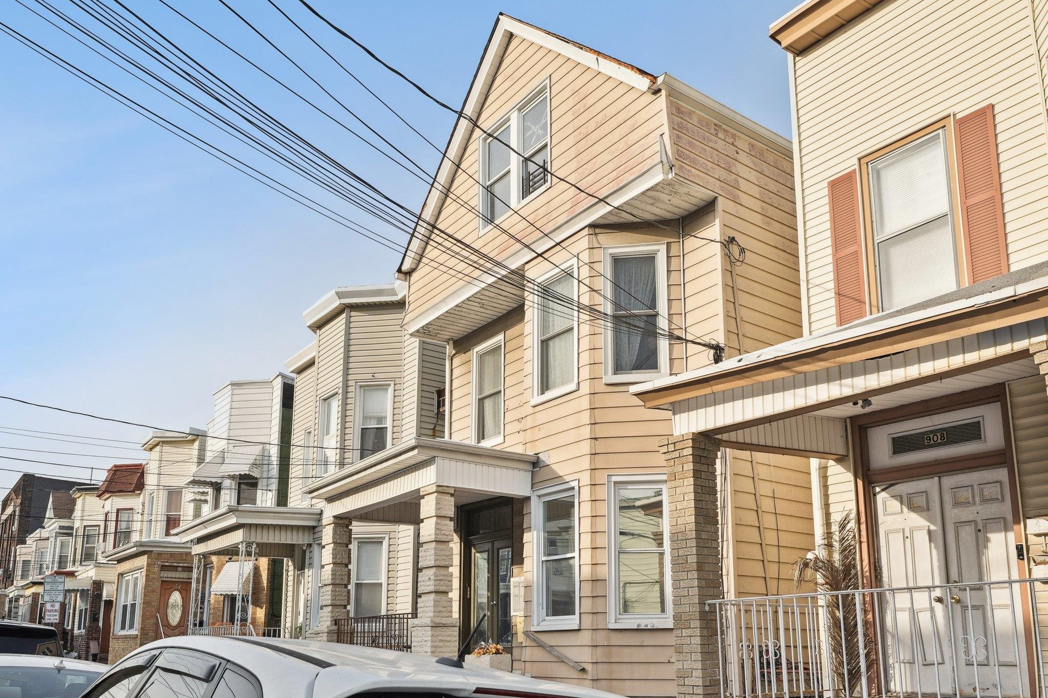 910 19TH ST - Photo 2