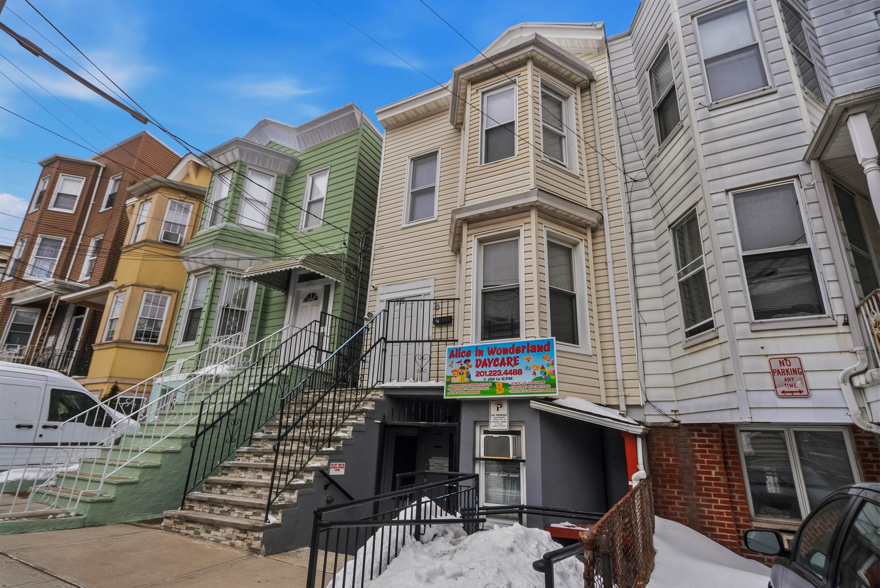 725 17TH ST - Photo 2