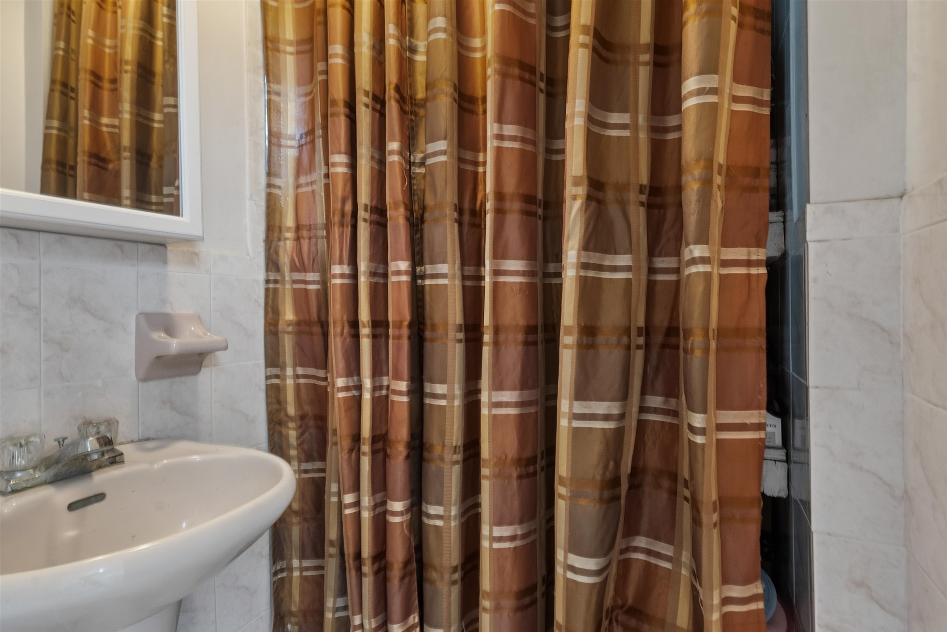 725 17TH ST - Photo 4