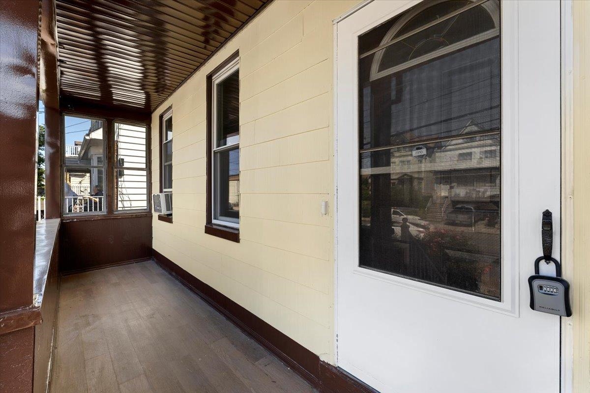 442 AVENUE E - Photo 4