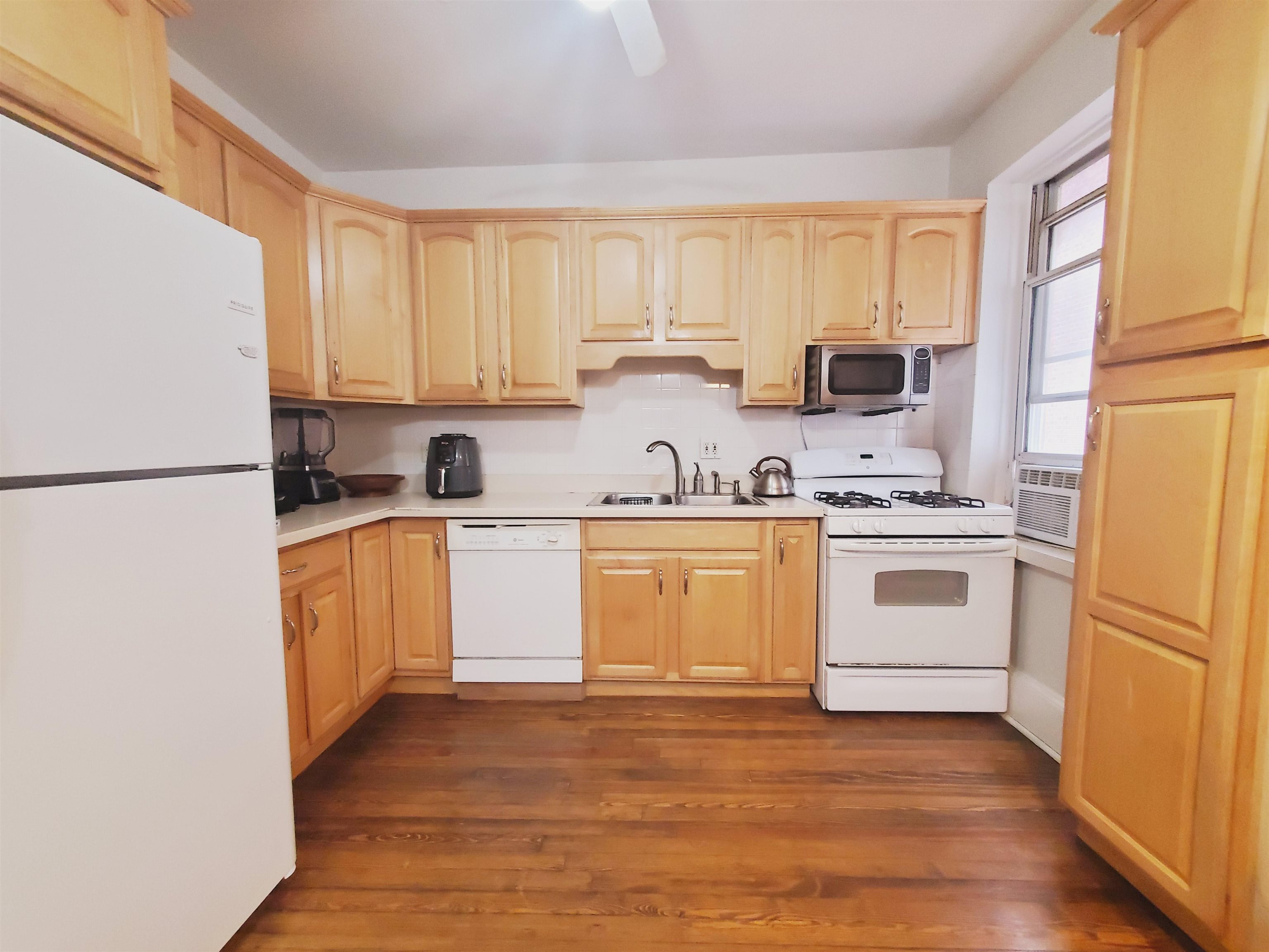 6701 BLVD EAST - Photo 5