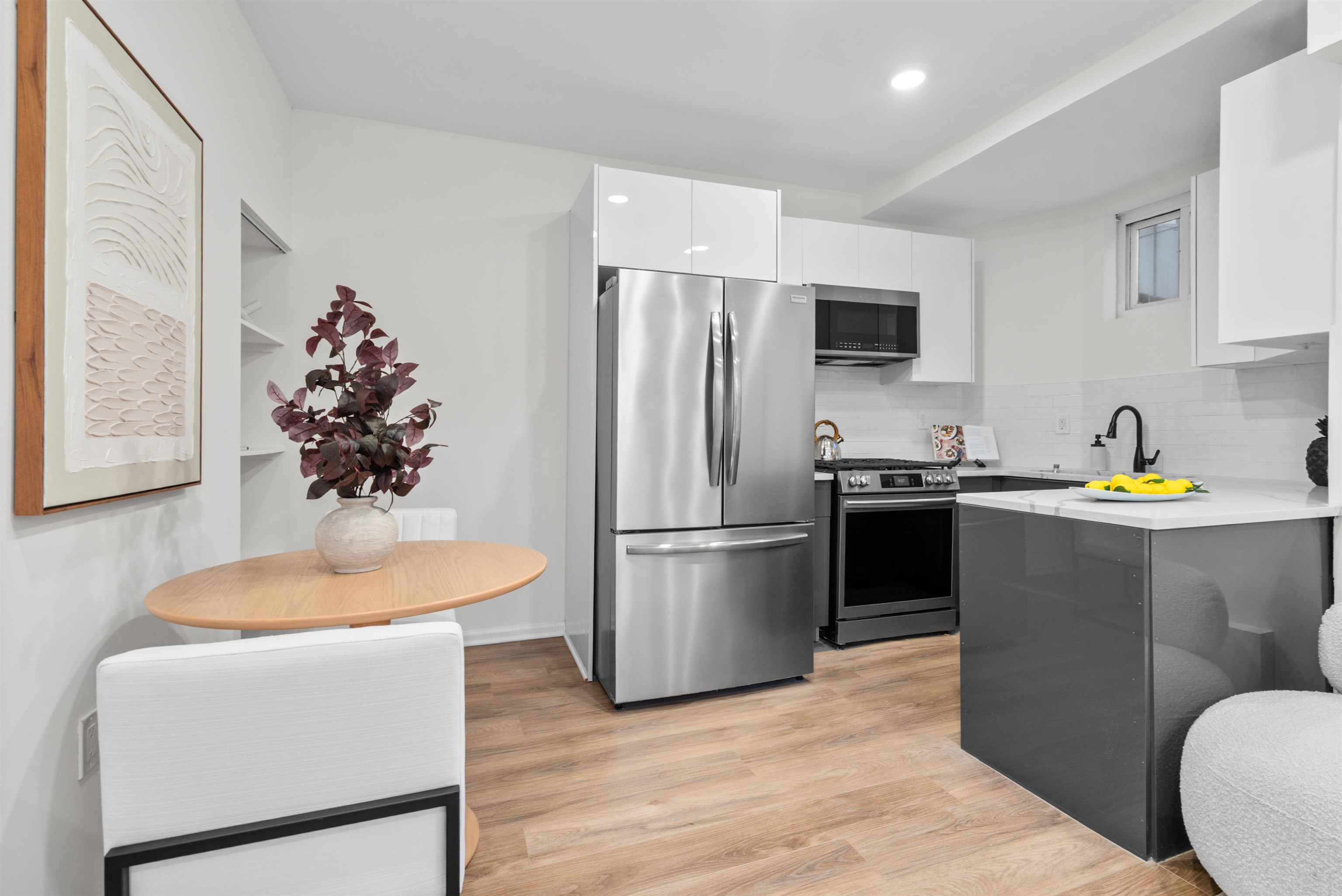 407 PARK AVE - Photo 2