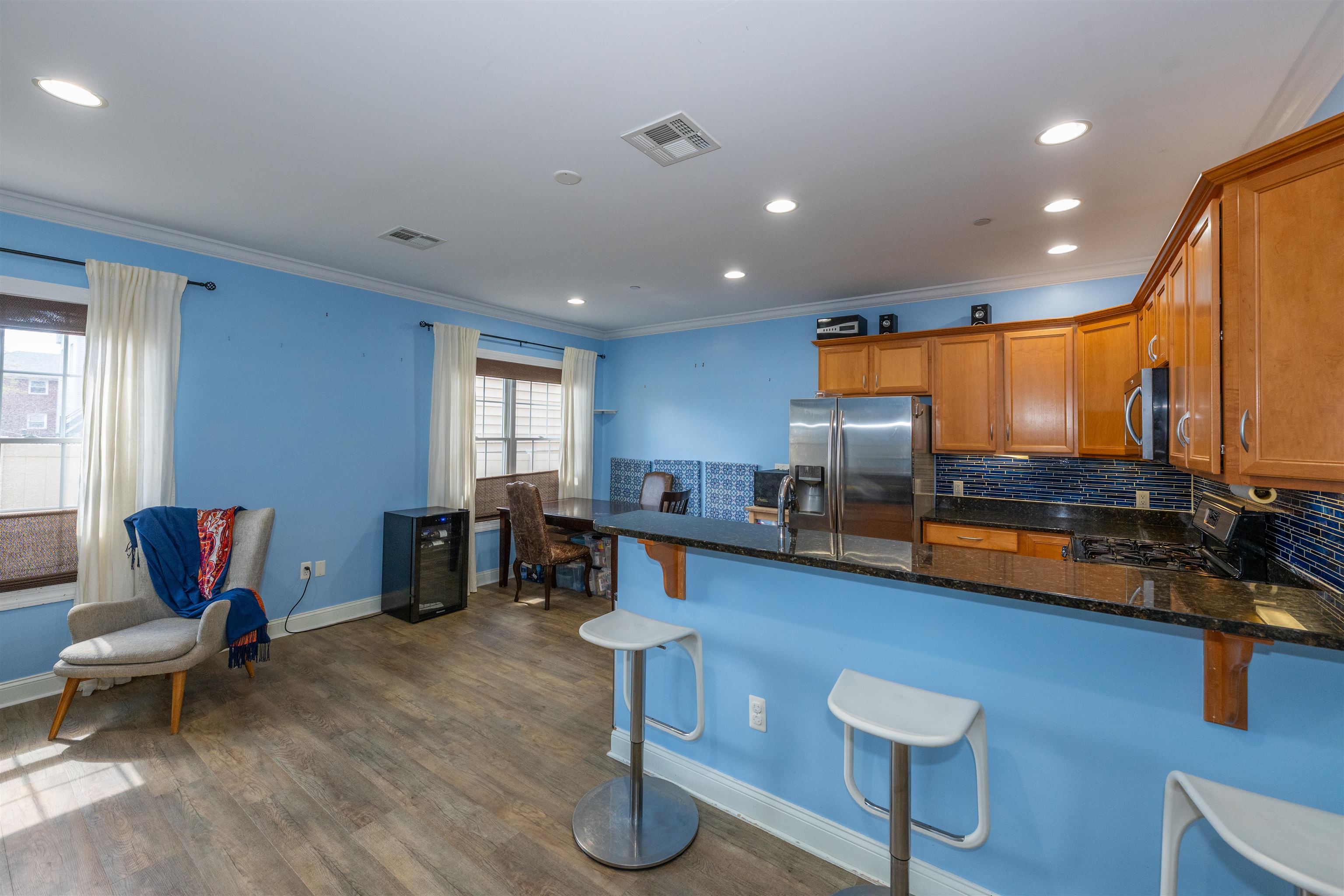 604 AVENUE A - Photo 1