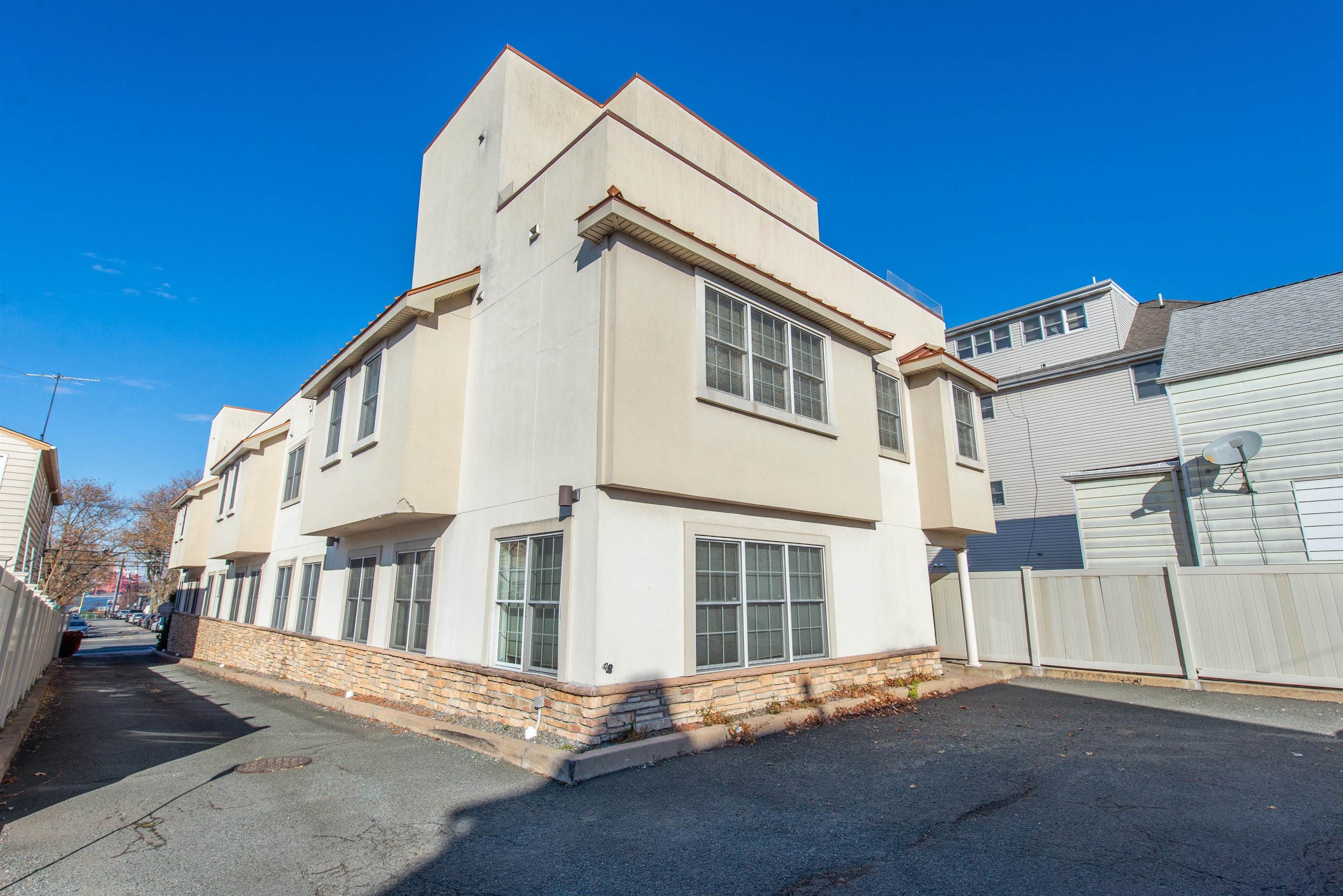 604 AVENUE A - Photo 3