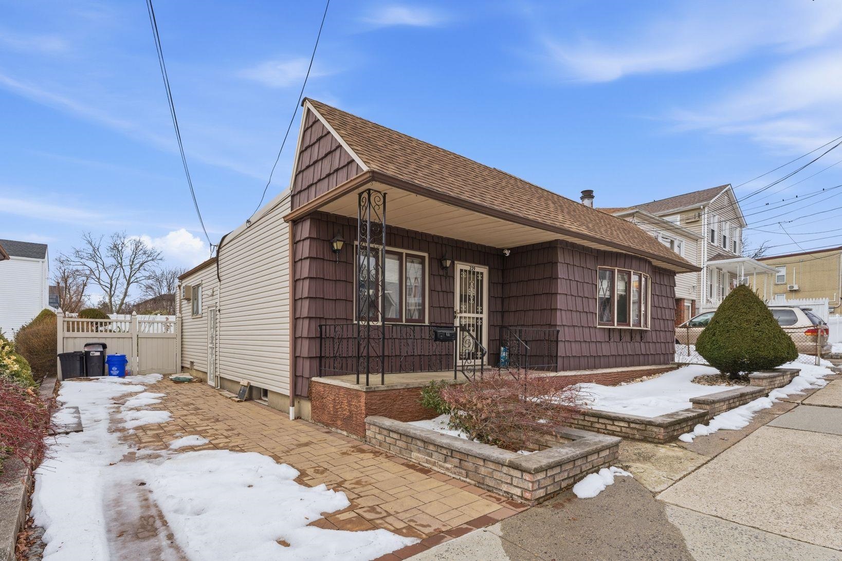 229 CENTRE AVE - Photo 2