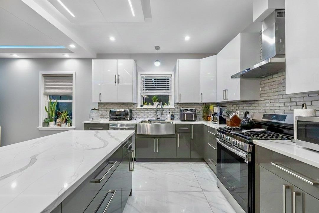 299 COLUMBIA AVE - Photo 3