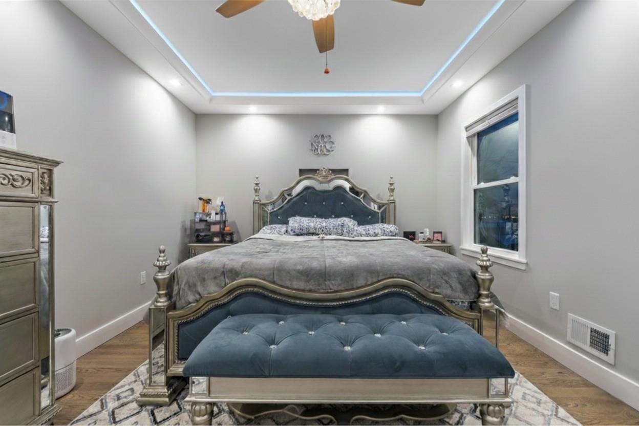 299 COLUMBIA AVE - Photo 4