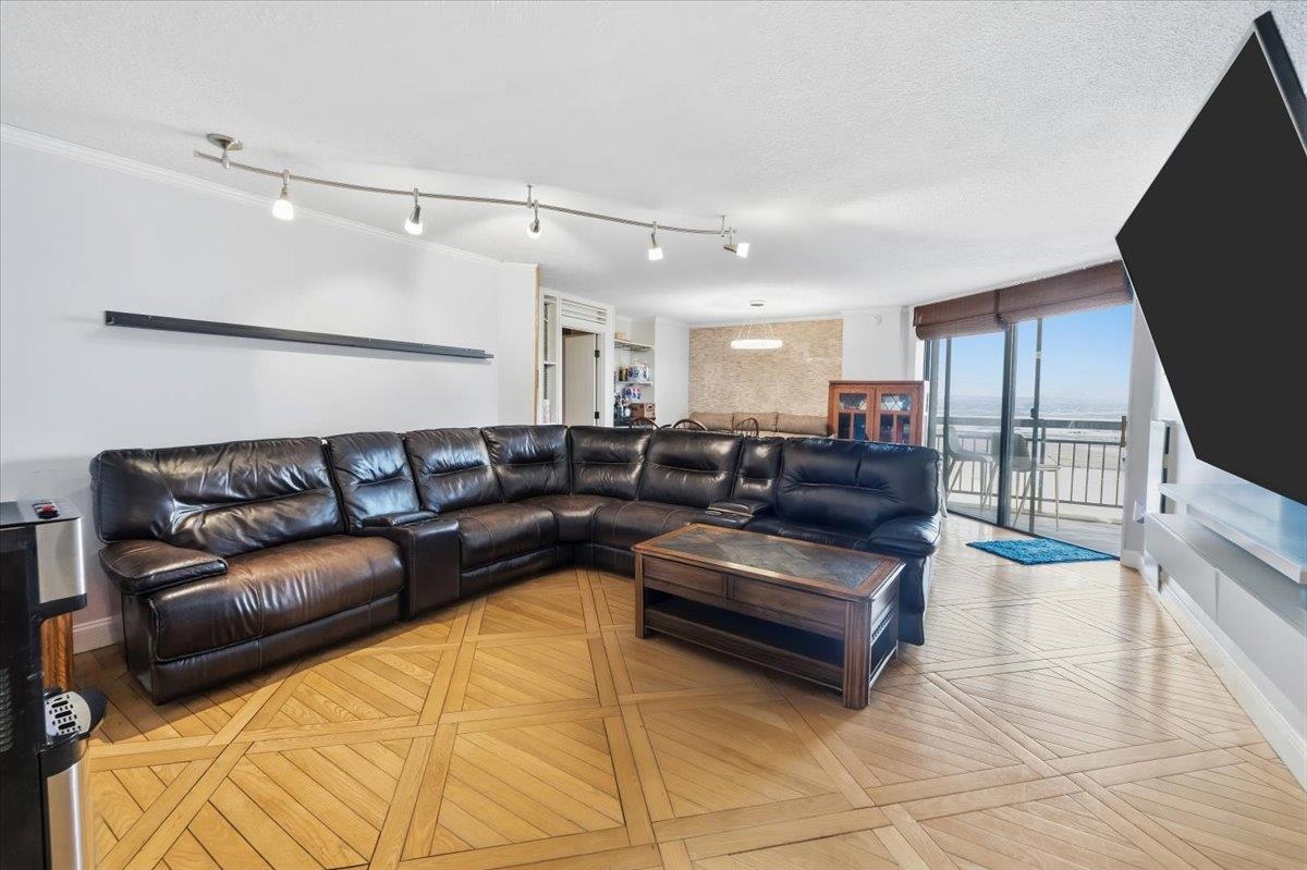 2208 HARMON COVE TOWER - Photo 1