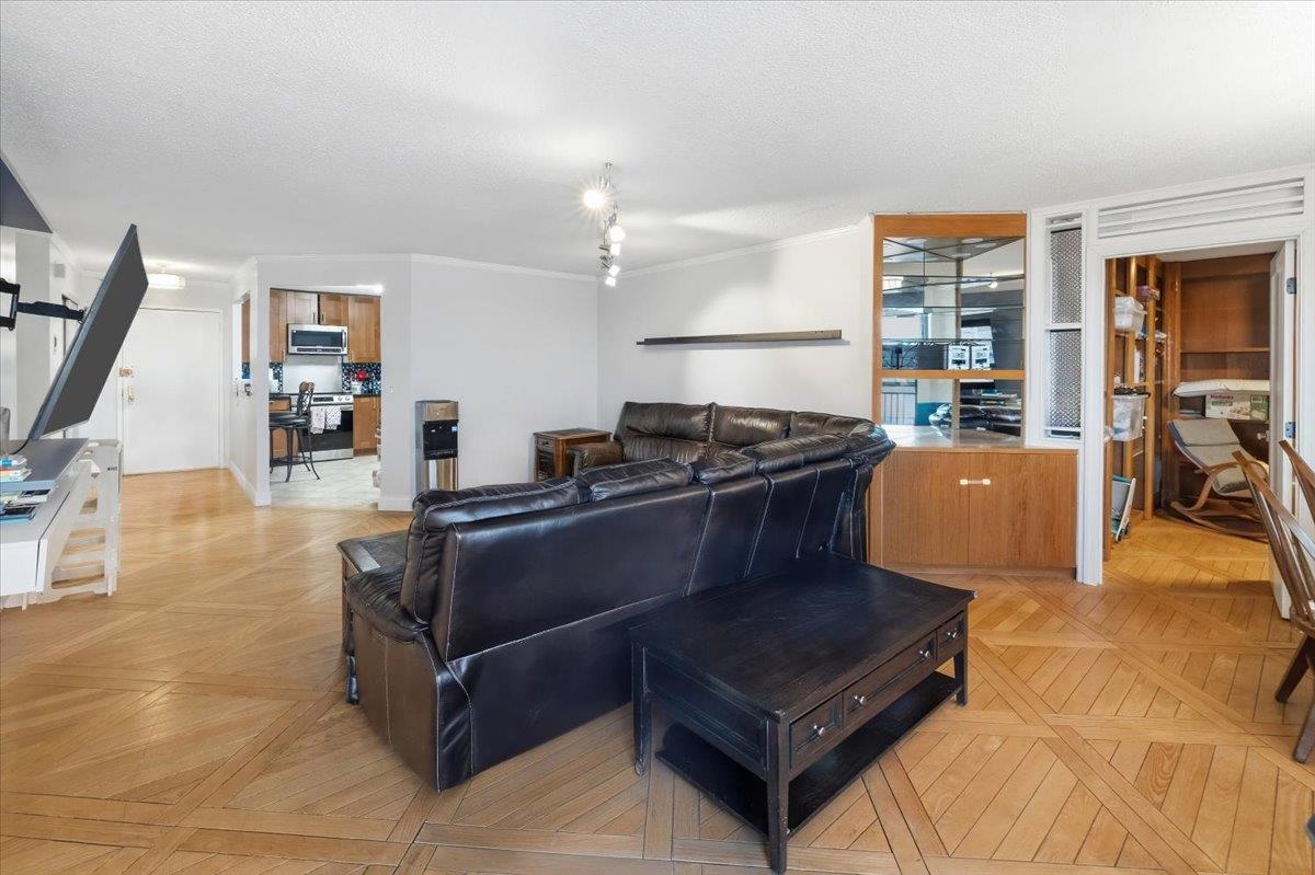 2208 HARMON COVE TOWER - Photo 3