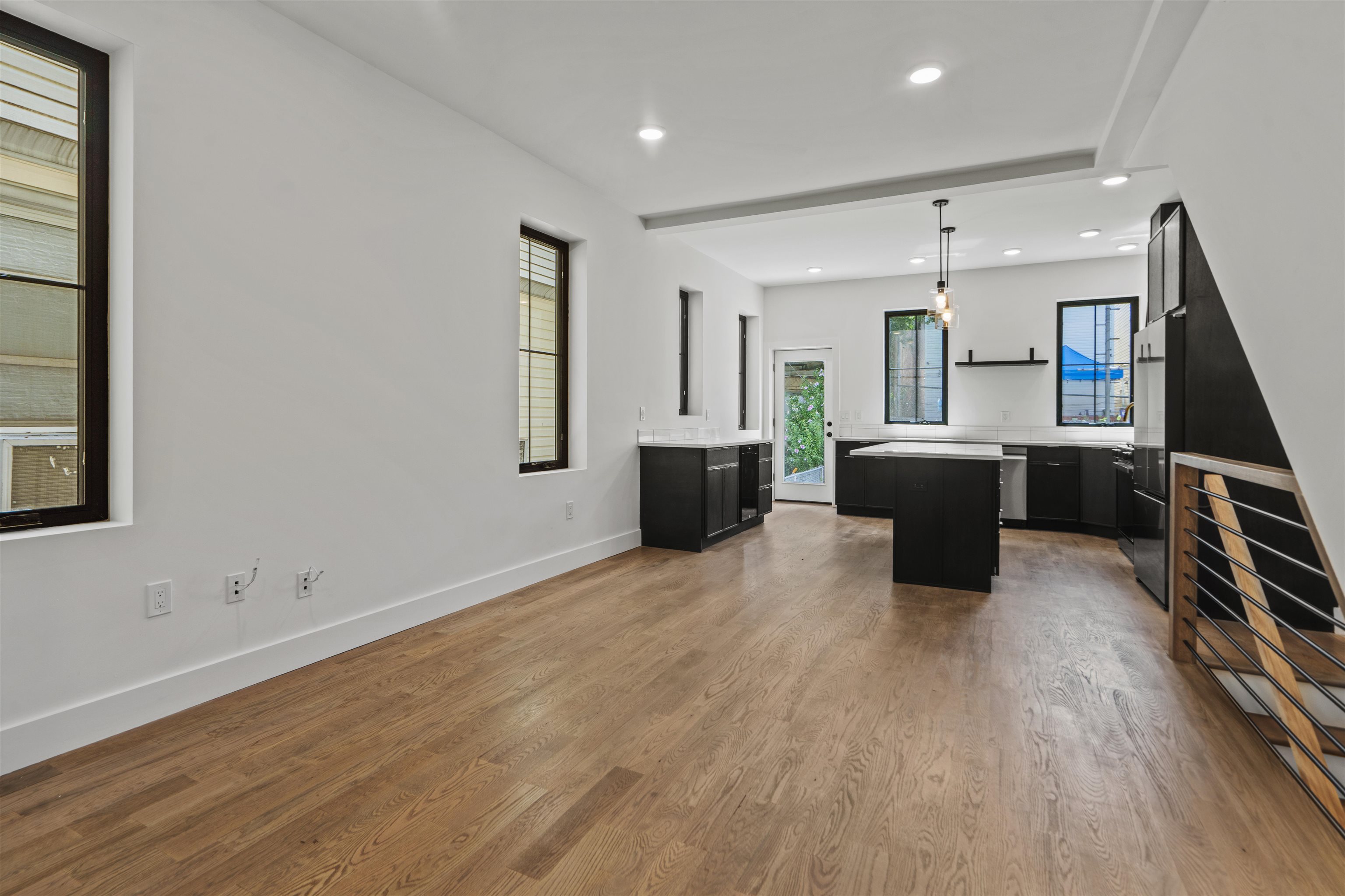 41 47TH ST - Photo 2