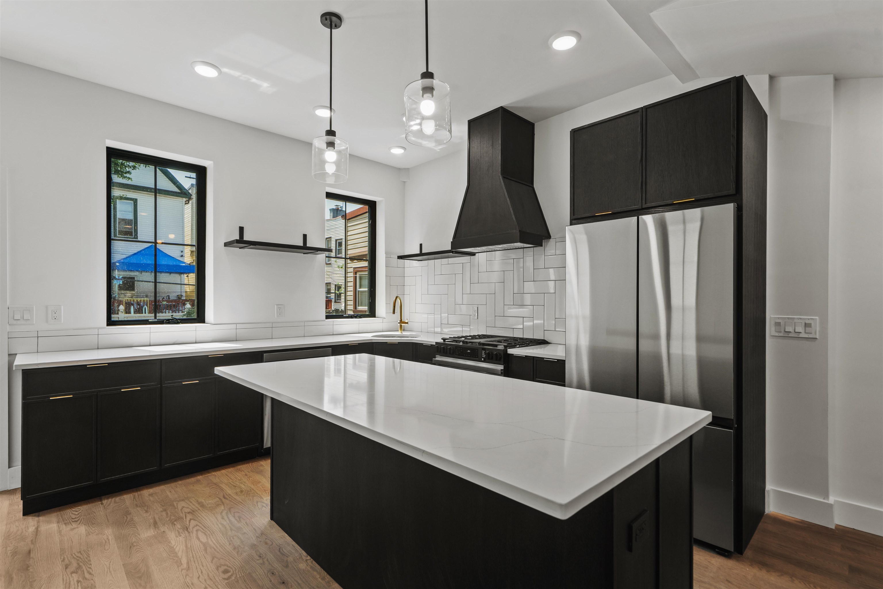 41 47TH ST - Photo 4