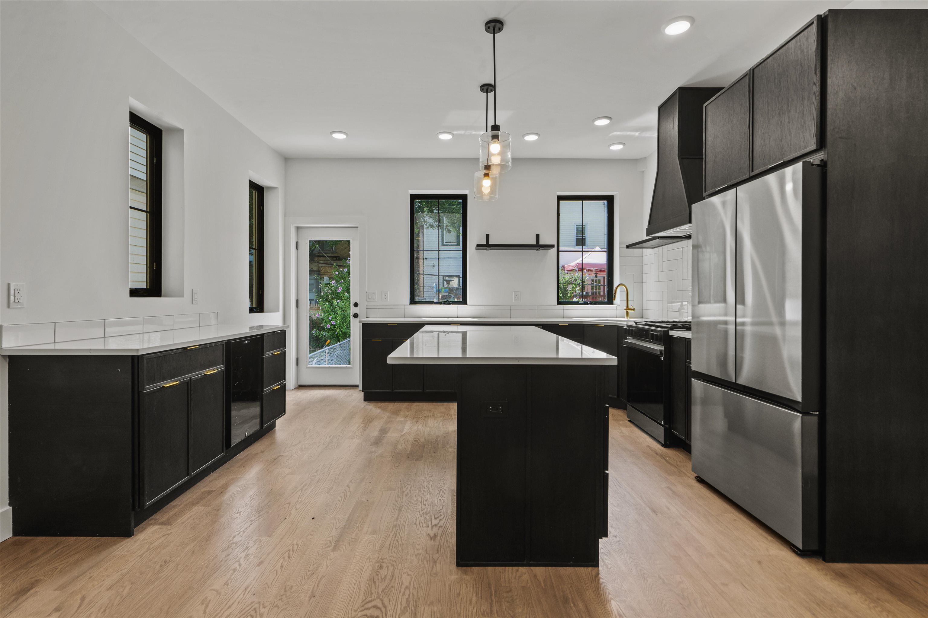 41 47TH ST - Photo 5