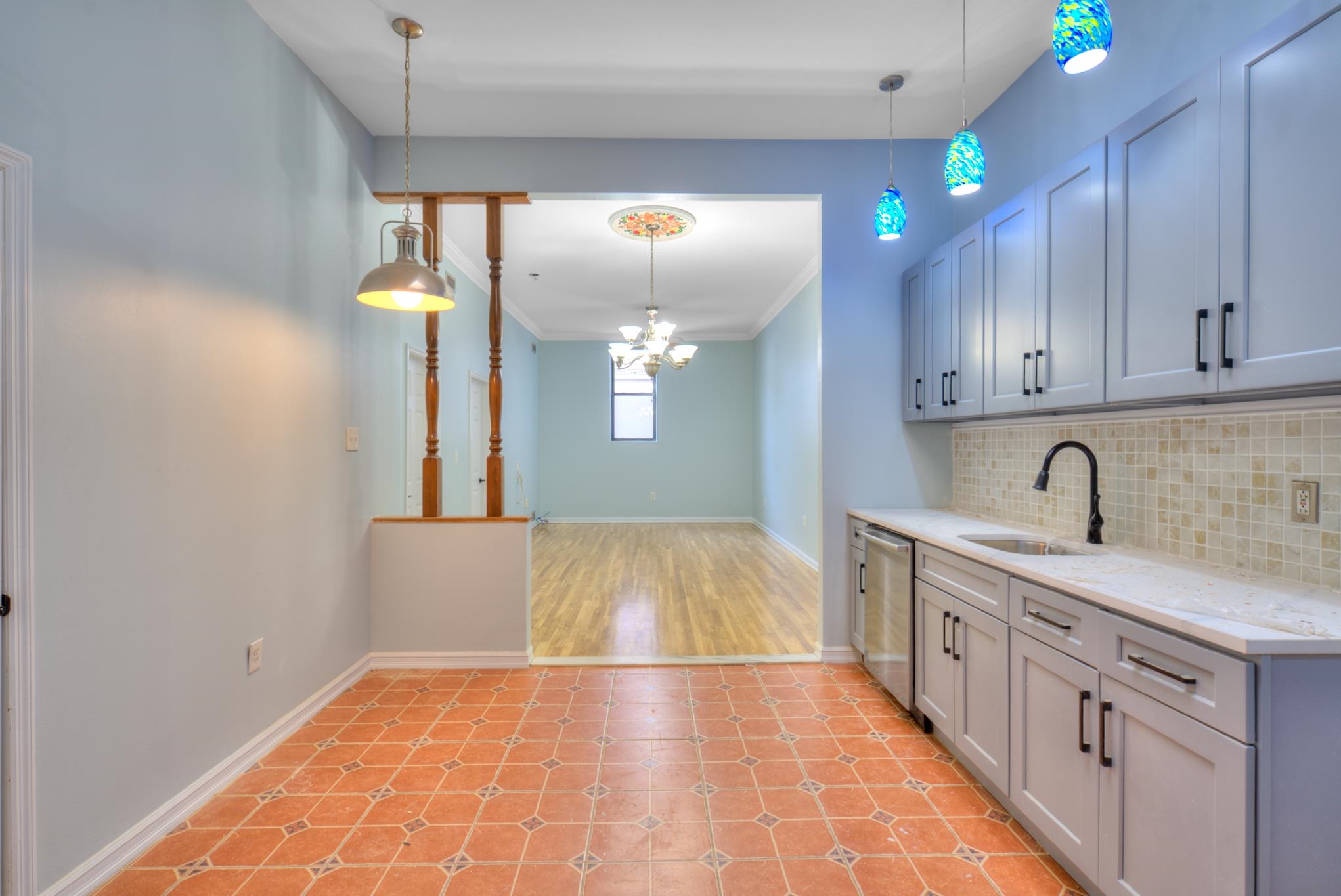 118 LEONARD ST - Photo 1