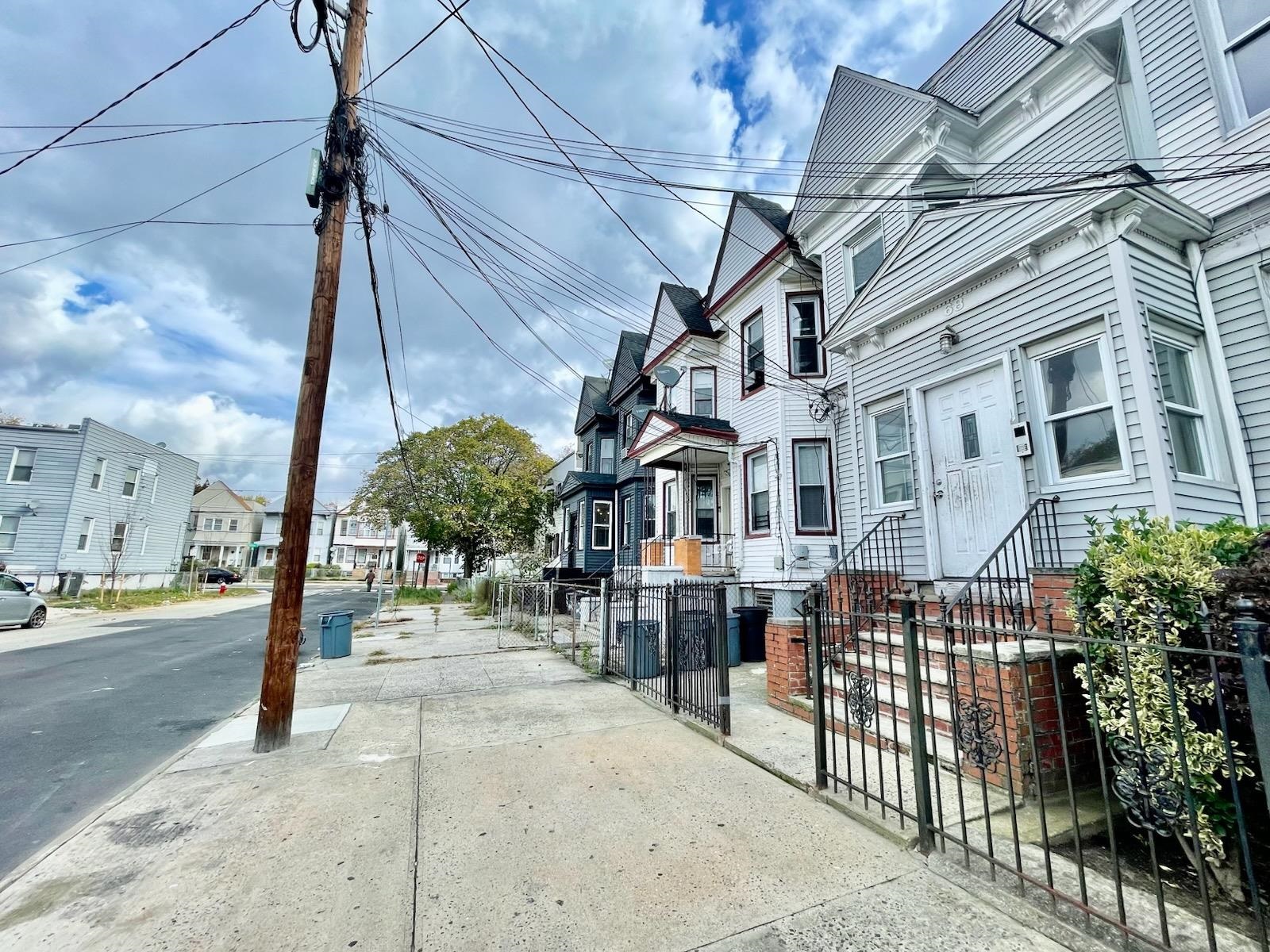 68 ROSE AVE - Photo 4