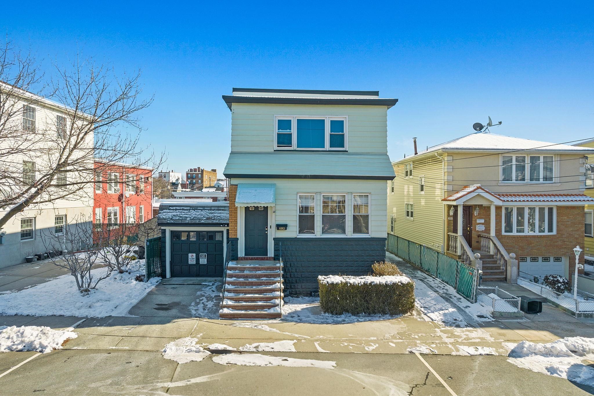 206 HIGHLAND AVE - Photo 1