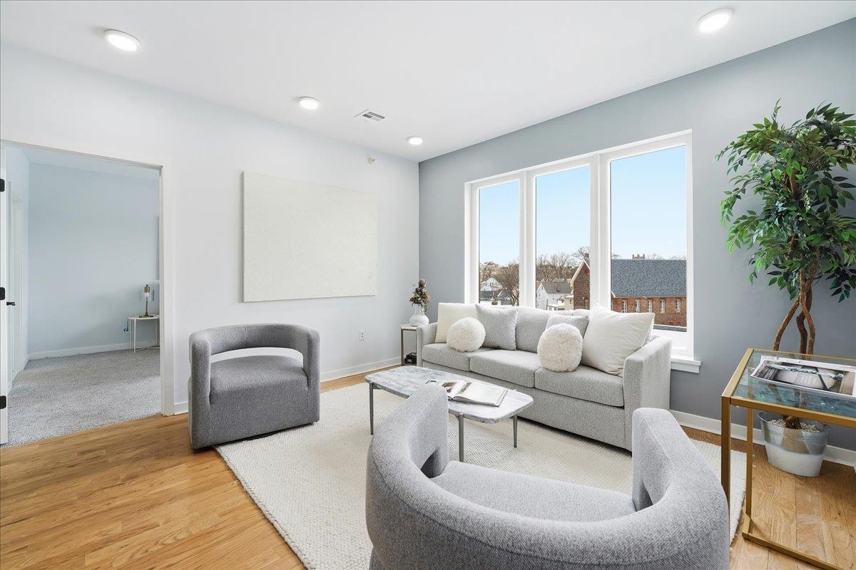 660 BLOOMFIELD AVE - Photo 3