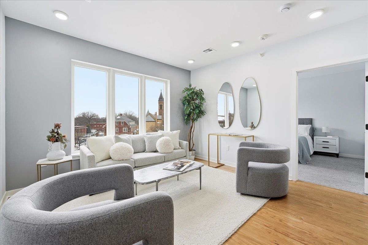 660 BLOOMFIELD AVE - Photo 4