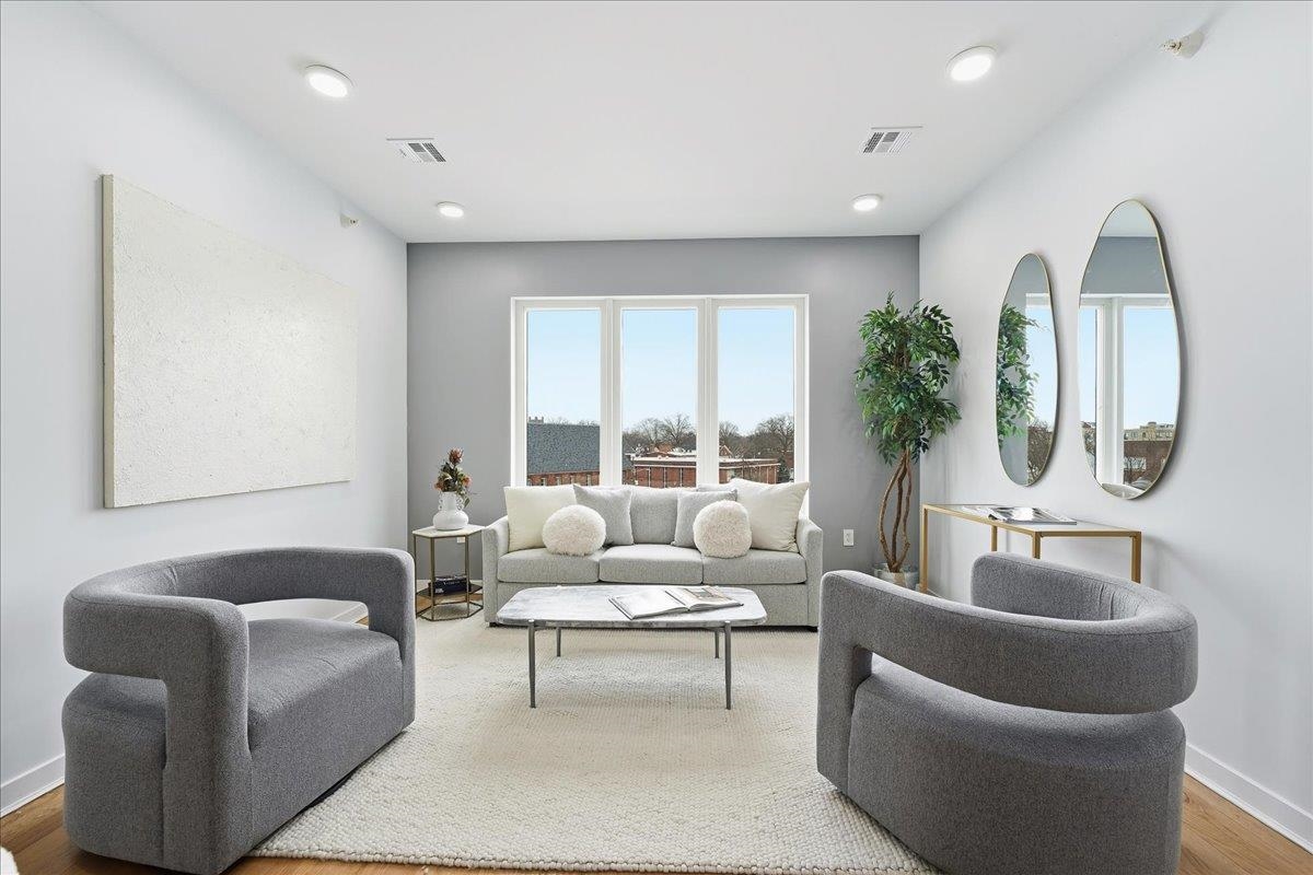 660 BLOOMFIELD AVE - Photo 5