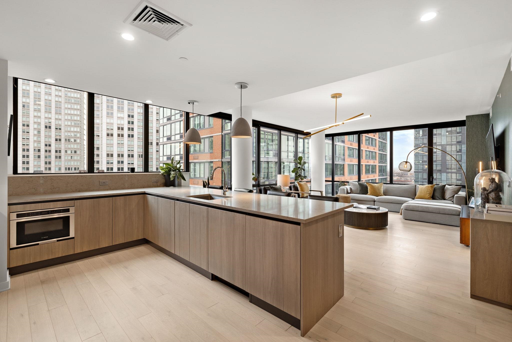 155 BAY ST - Photo 2