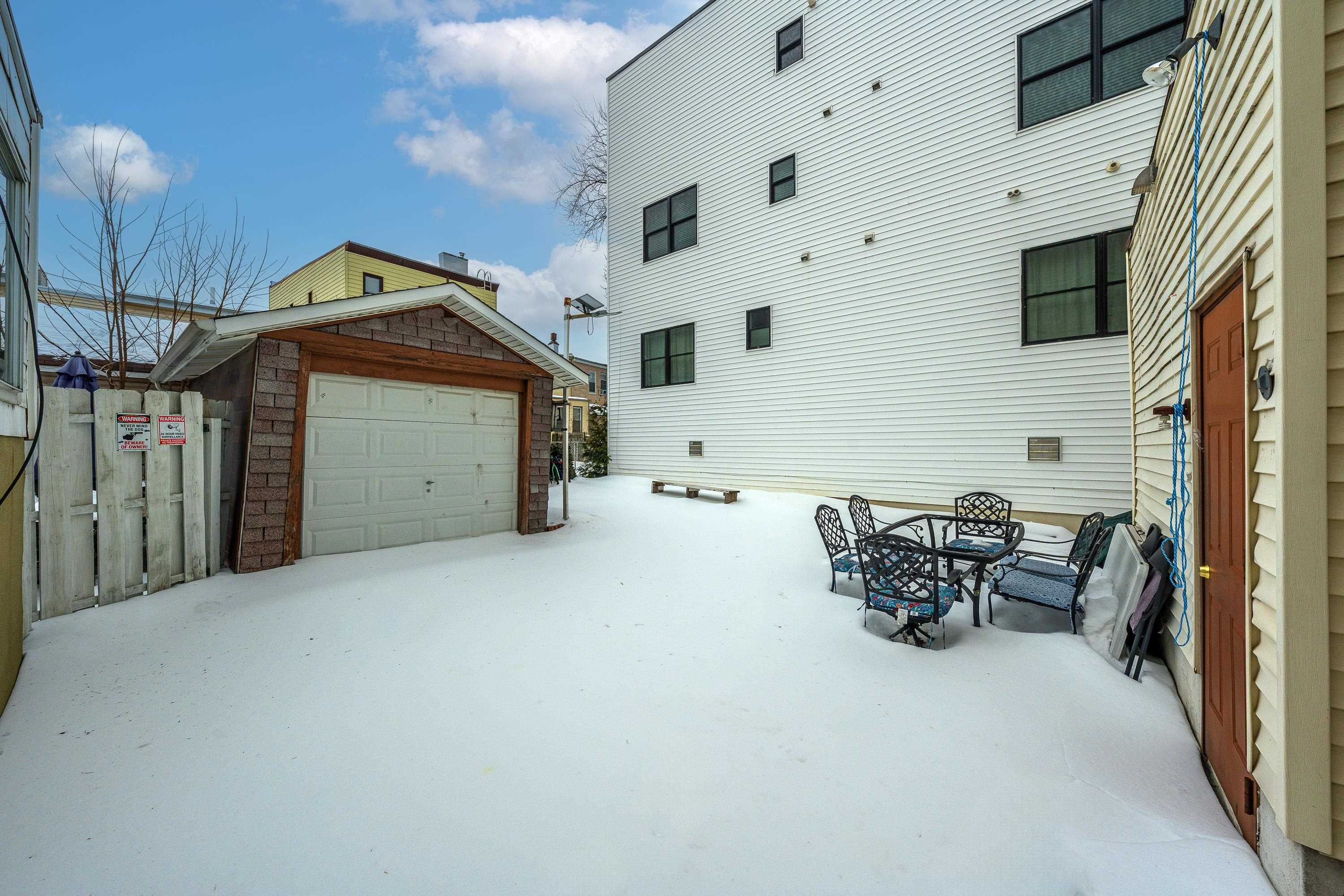 121 20TH ST - Photo 4