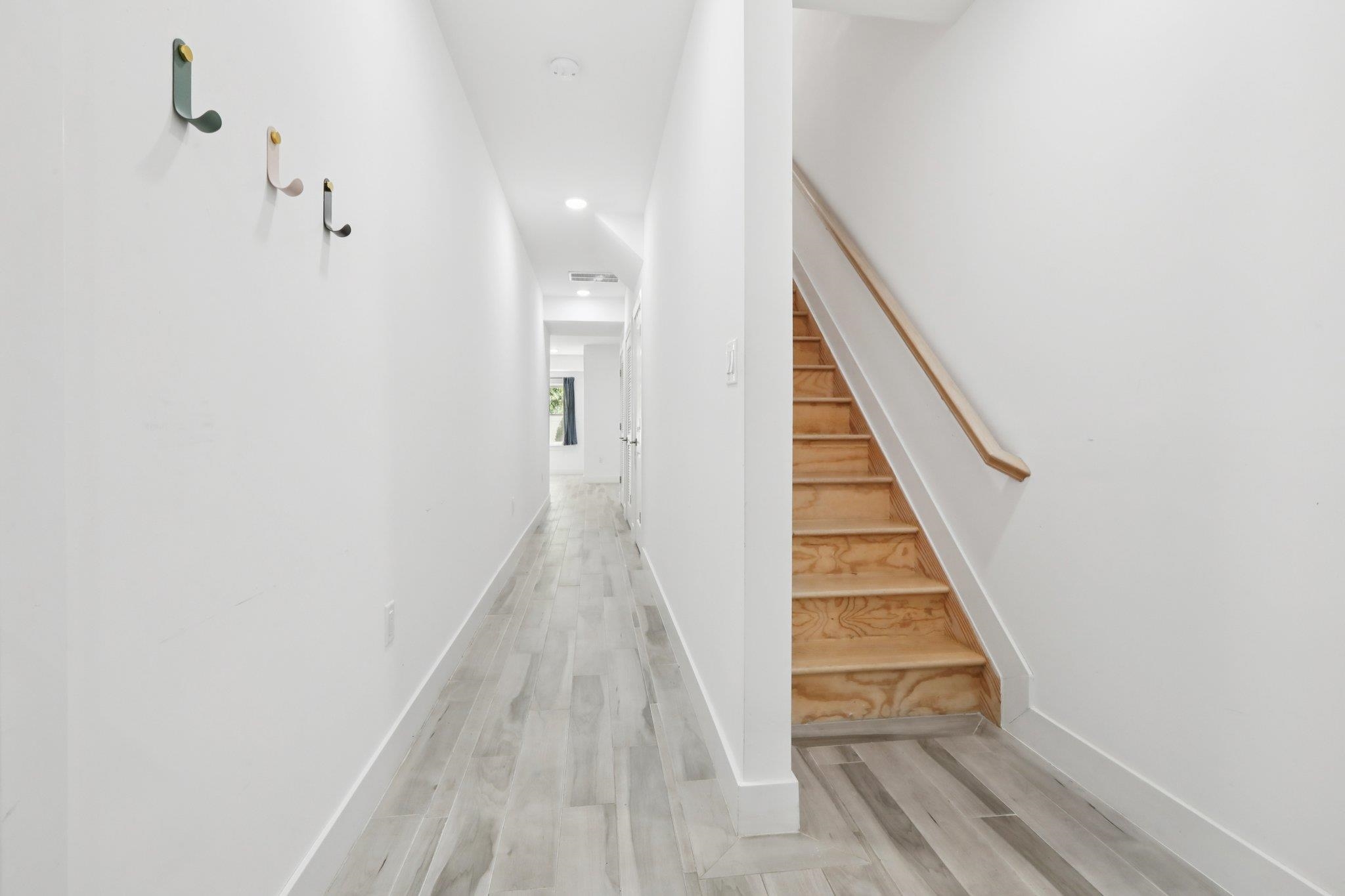 131 ZABRISKIE ST - Photo 4