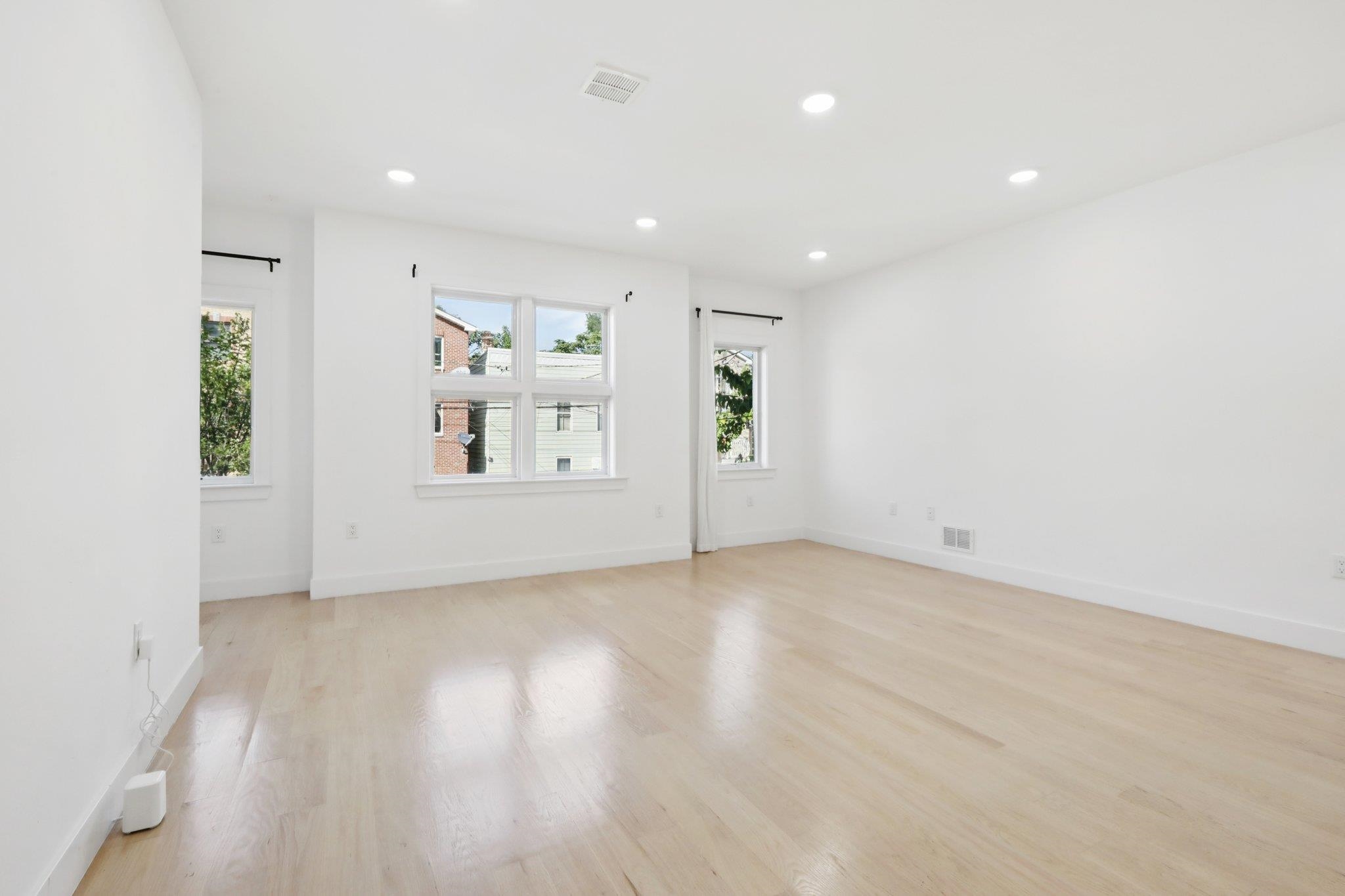 131 ZABRISKIE ST - Photo 5