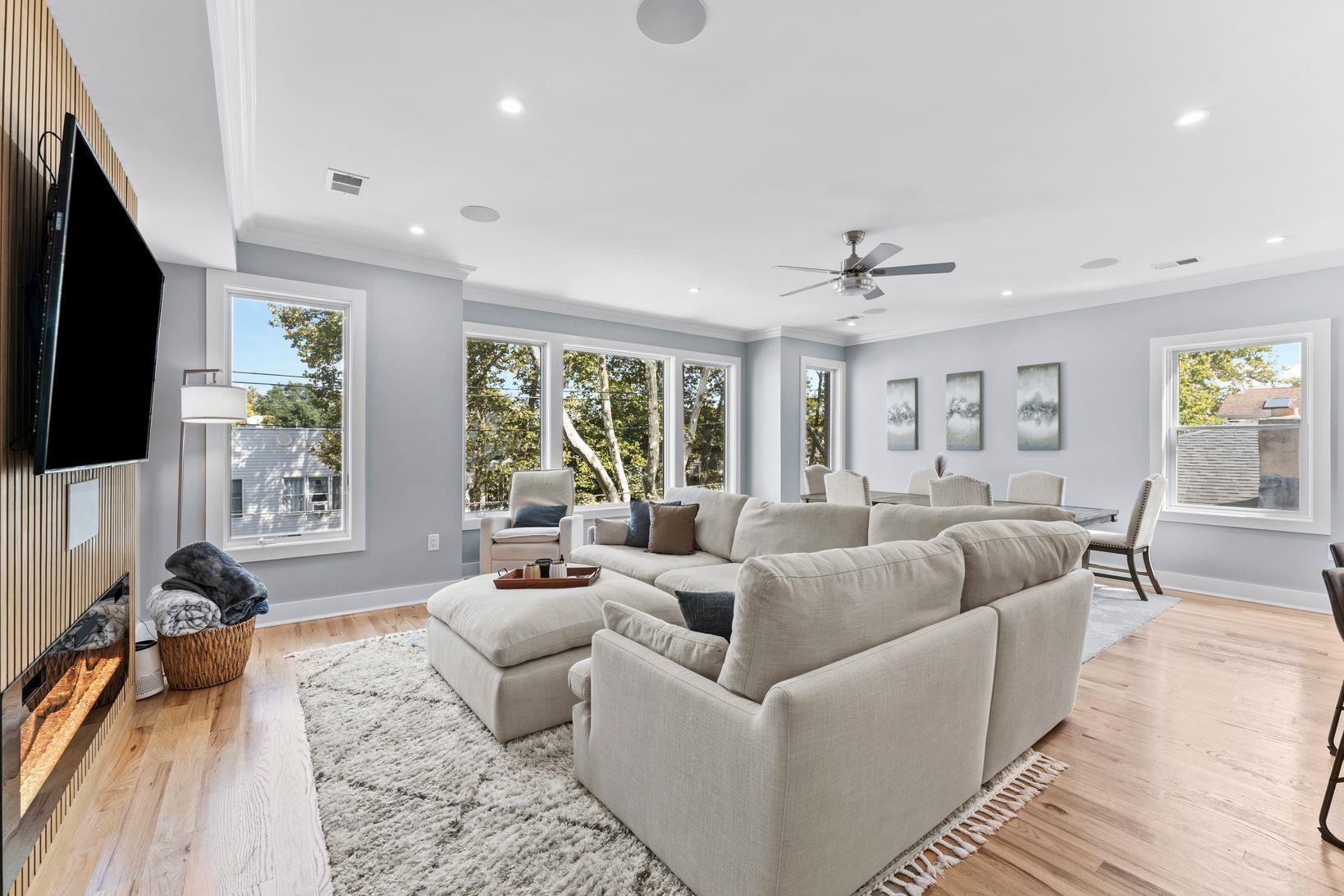 335 VIRGINIA AVE - Photo 2