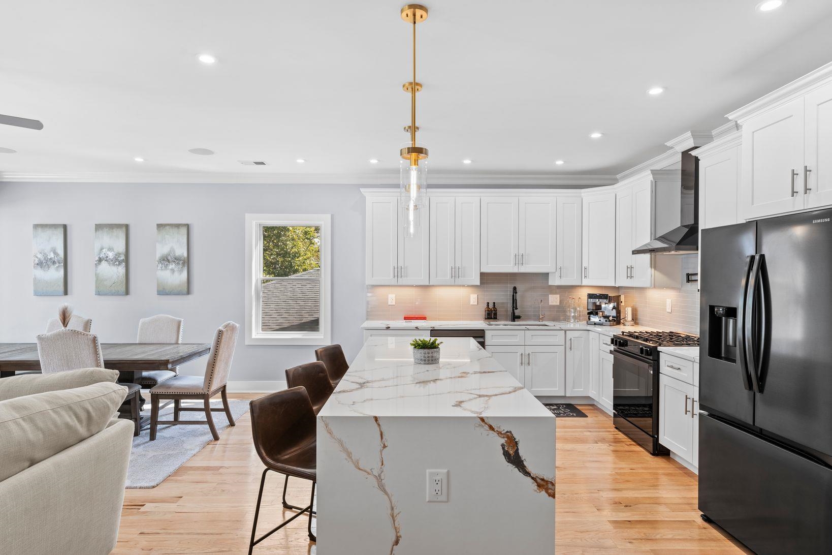 335 VIRGINIA AVE - Photo 3