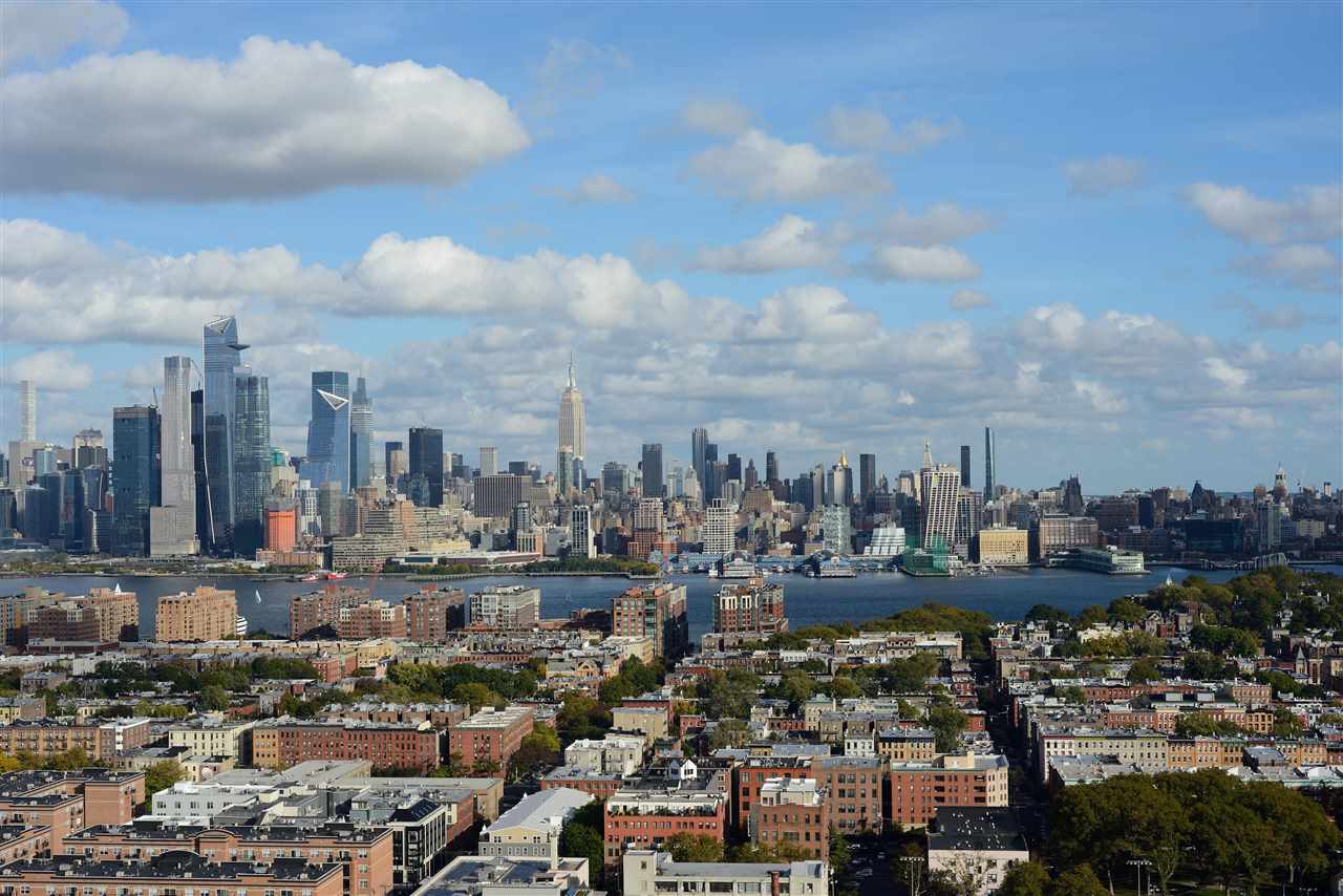 100 MANHATTAN AVE - Photo 1