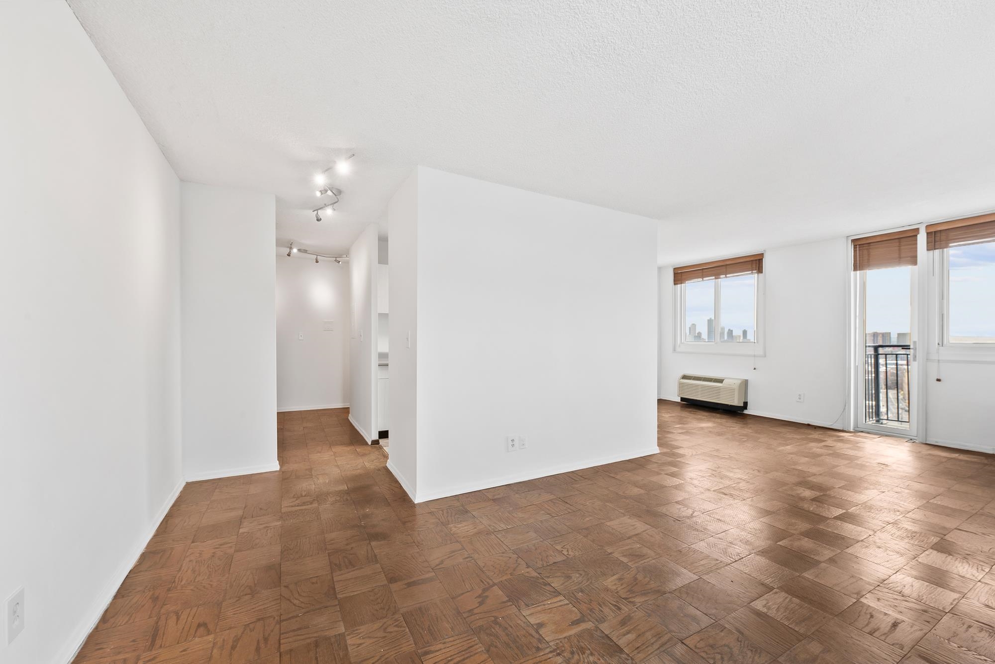 100 MANHATTAN AVE - Photo 4